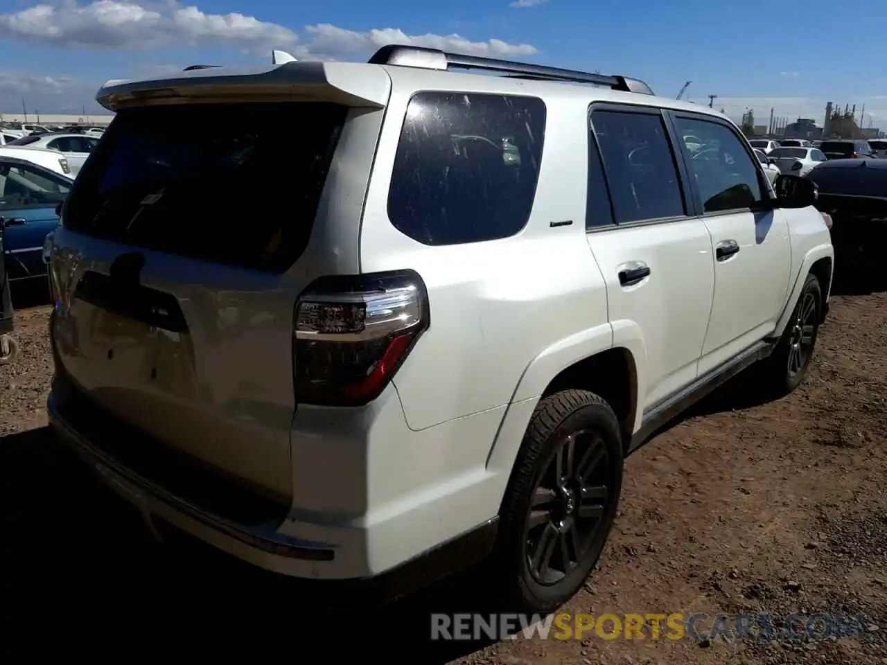 4 Photograph of a damaged car JTEJU5JR5M5962835 TOYOTA 4RUNNER 2021