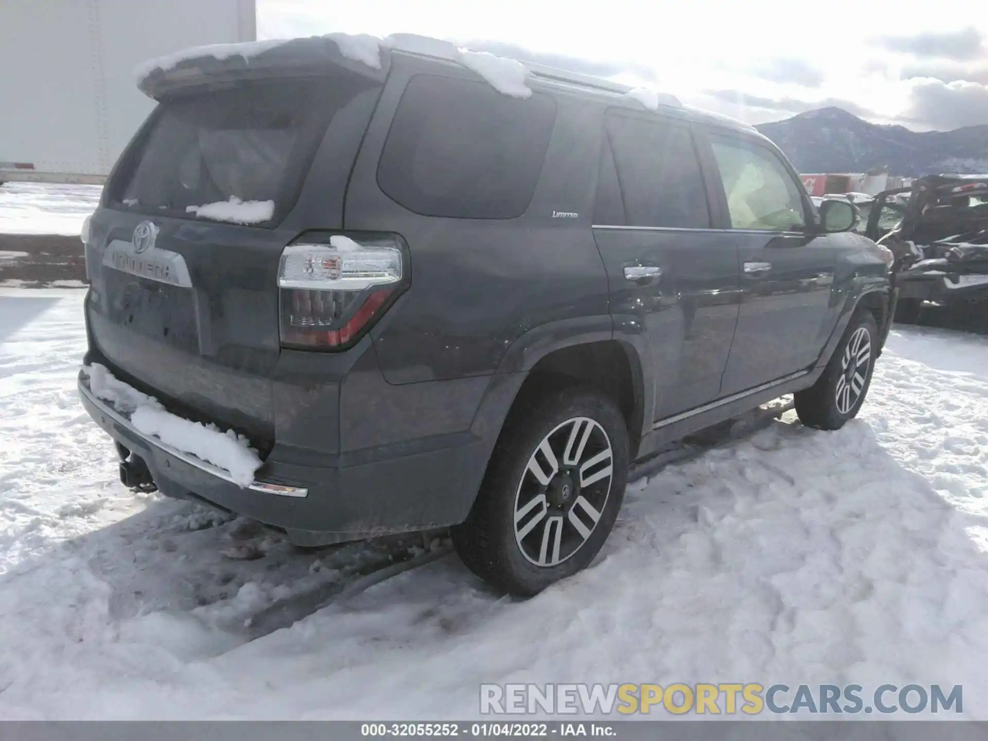 4 Photograph of a damaged car JTEKU5JR1M5851266 TOYOTA 4RUNNER 2021