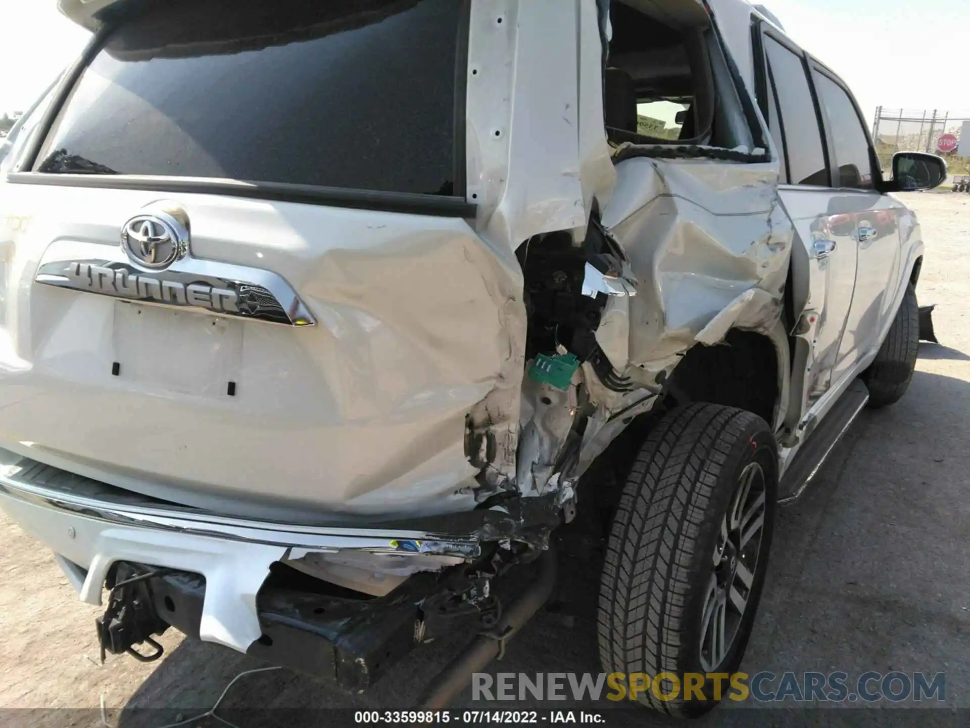 6 Photograph of a damaged car JTEKU5JR1M5889628 TOYOTA 4RUNNER 2021