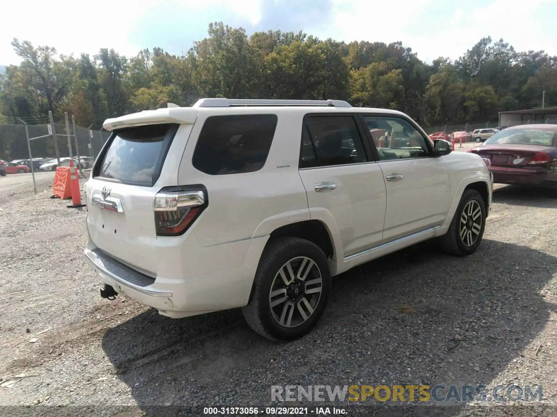 4 Photograph of a damaged car JTEKU5JR1M5961654 TOYOTA 4RUNNER 2021