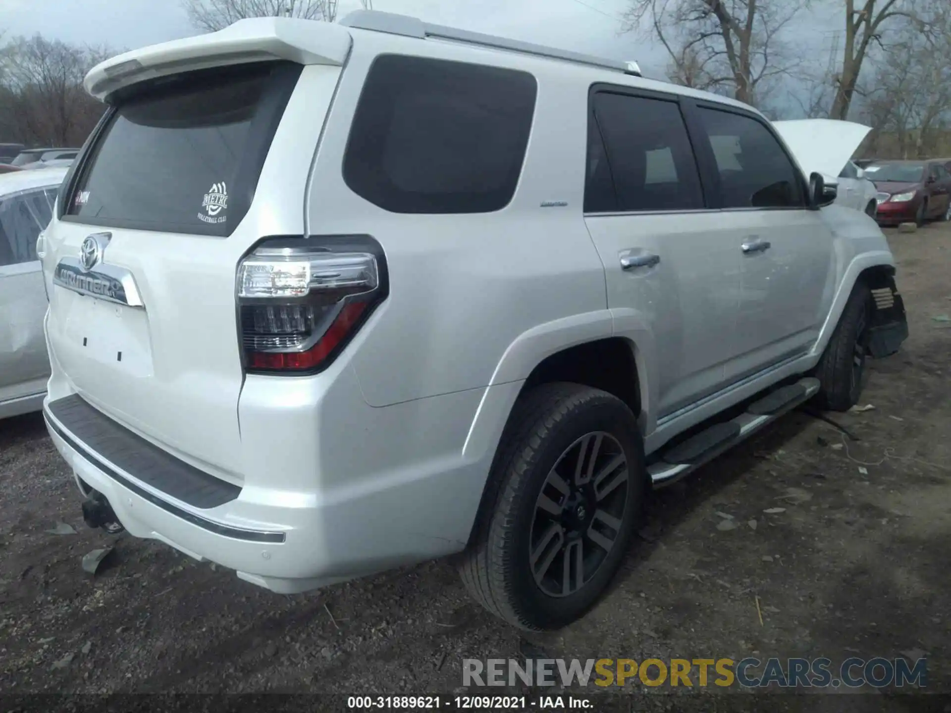 4 Photograph of a damaged car JTEKU5JR3M5887797 TOYOTA 4RUNNER 2021