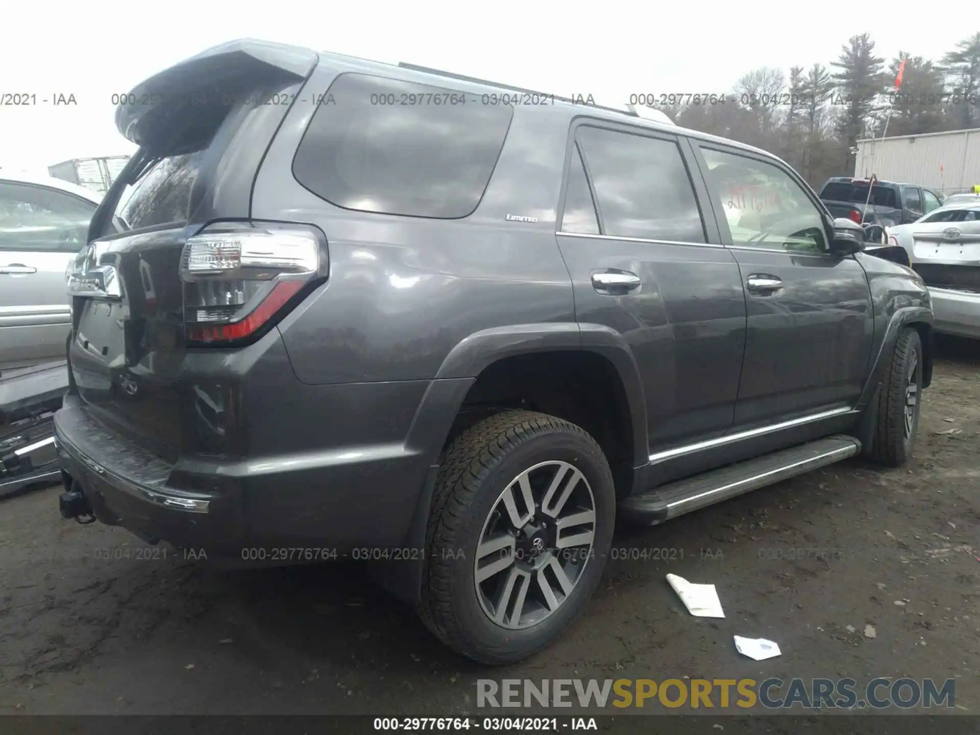 4 Photograph of a damaged car JTEKU5JR3M5899240 TOYOTA 4RUNNER 2021