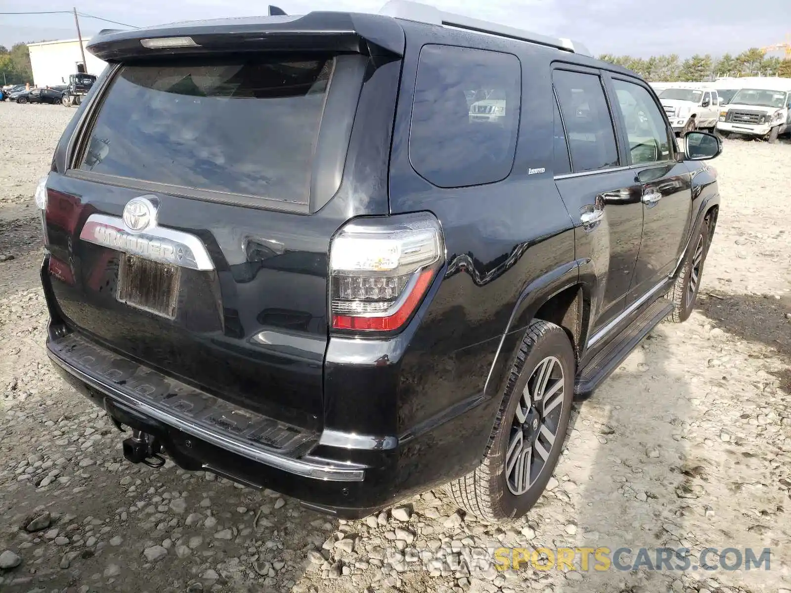 4 Photograph of a damaged car JTEKU5JR4M5871608 TOYOTA 4RUNNER 2021