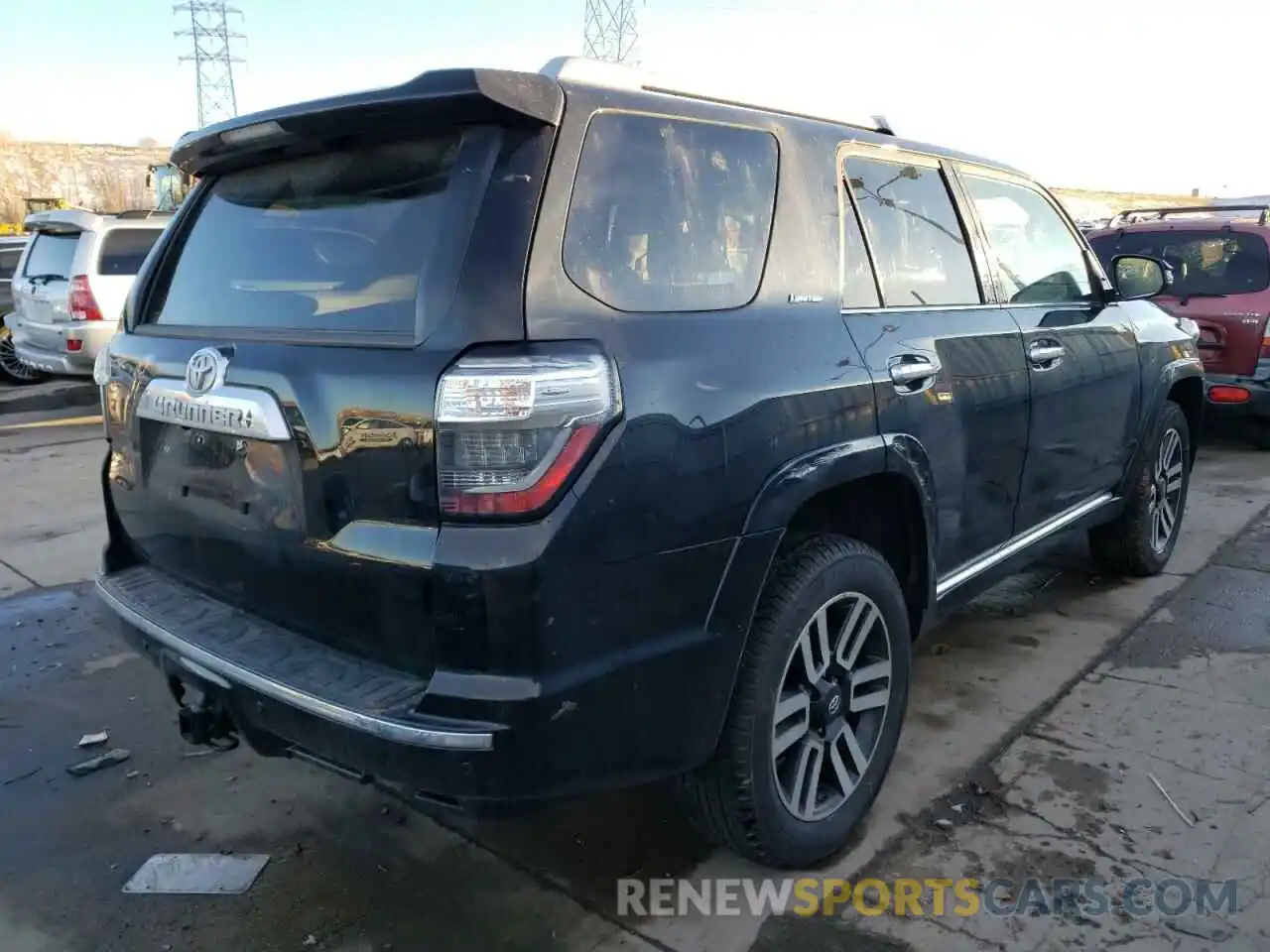 4 Photograph of a damaged car JTEKU5JR4M5947182 TOYOTA 4RUNNER 2021