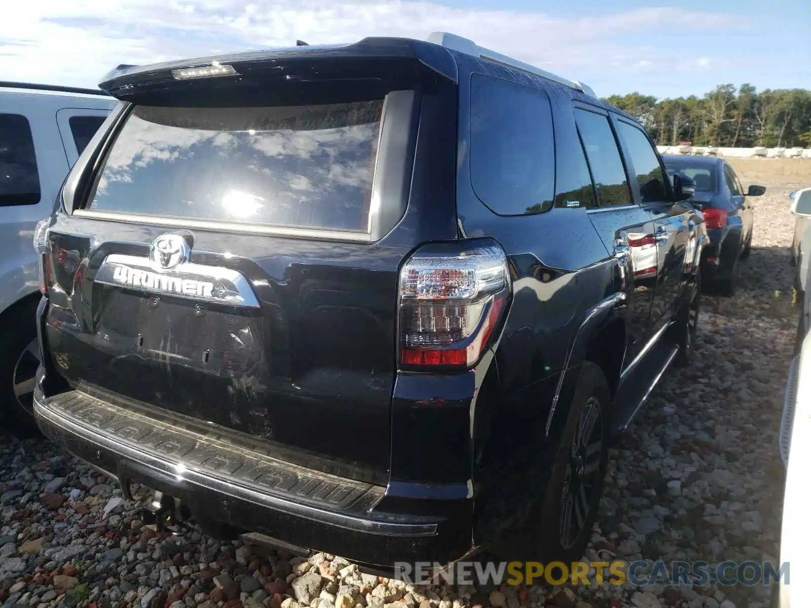 4 Photograph of a damaged car JTEKU5JR5M5850671 TOYOTA 4RUNNER 2021