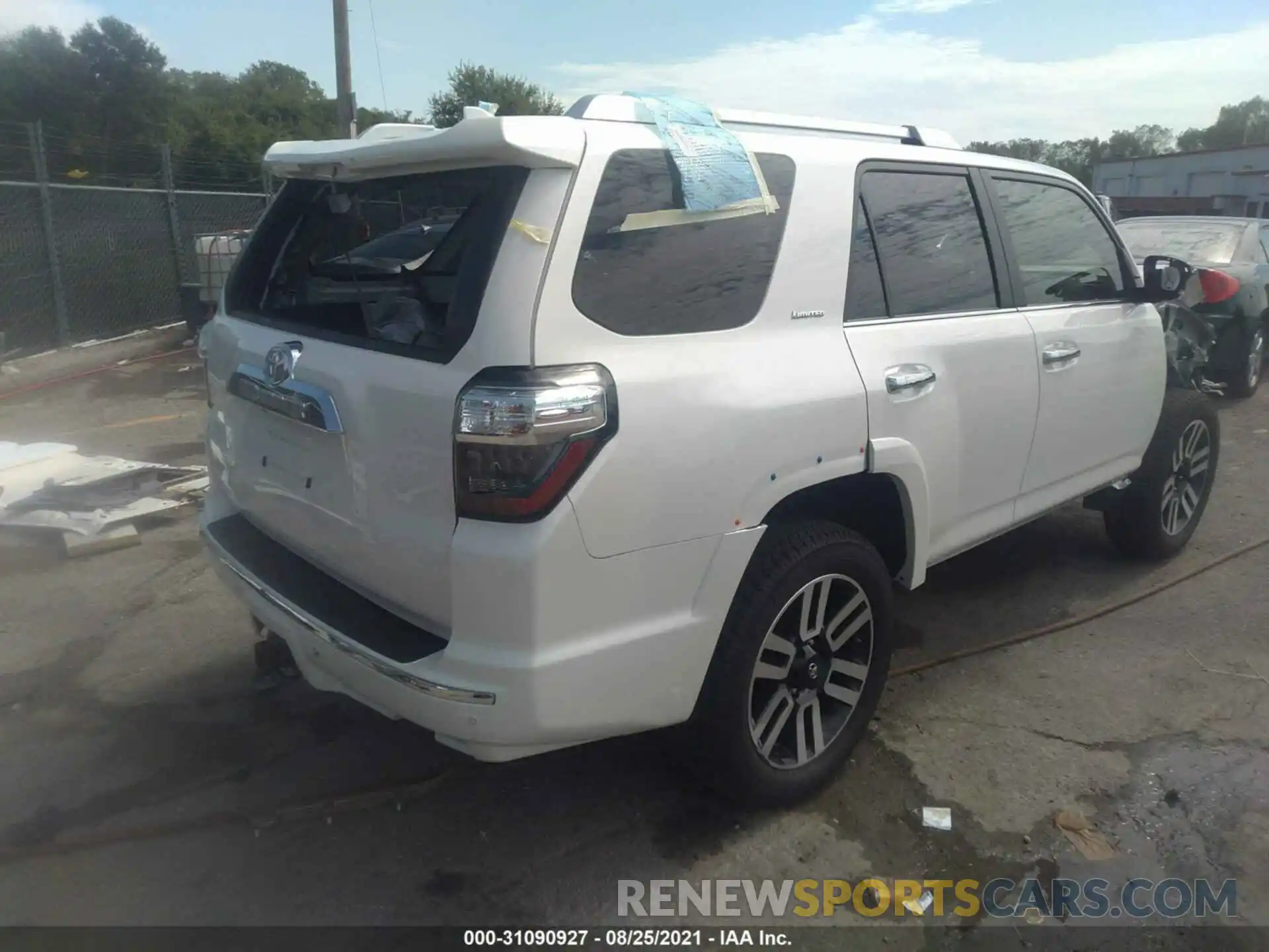 4 Photograph of a damaged car JTEKU5JR5M5862206 TOYOTA 4RUNNER 2021