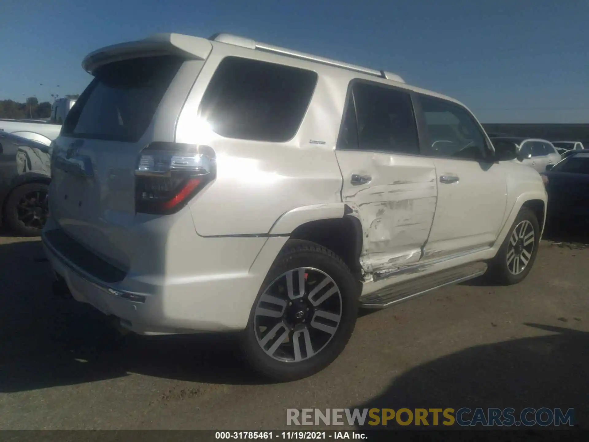 4 Photograph of a damaged car JTEKU5JR5M5898526 TOYOTA 4RUNNER 2021