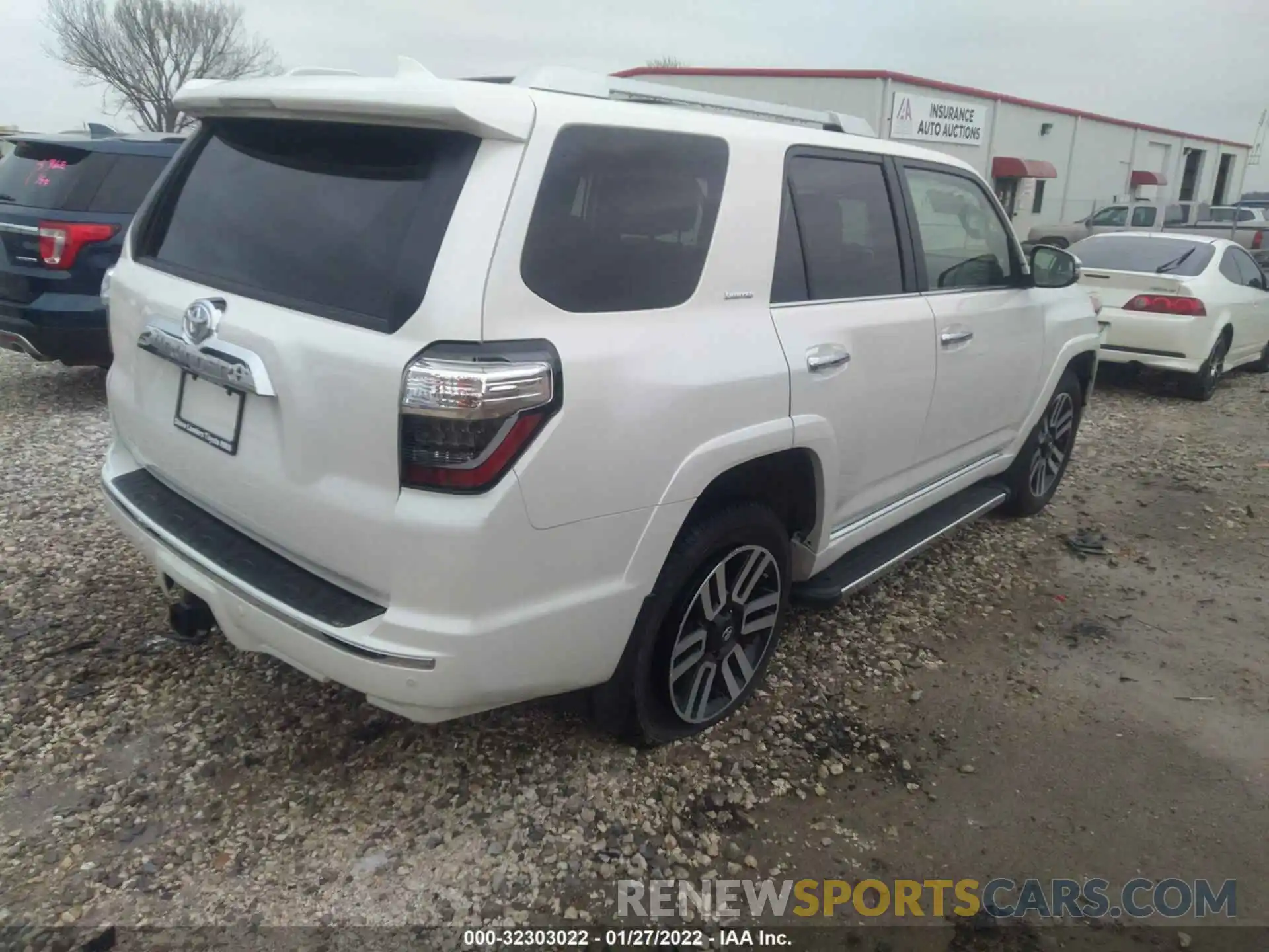 4 Photograph of a damaged car JTEKU5JR5M5966887 TOYOTA 4RUNNER 2021