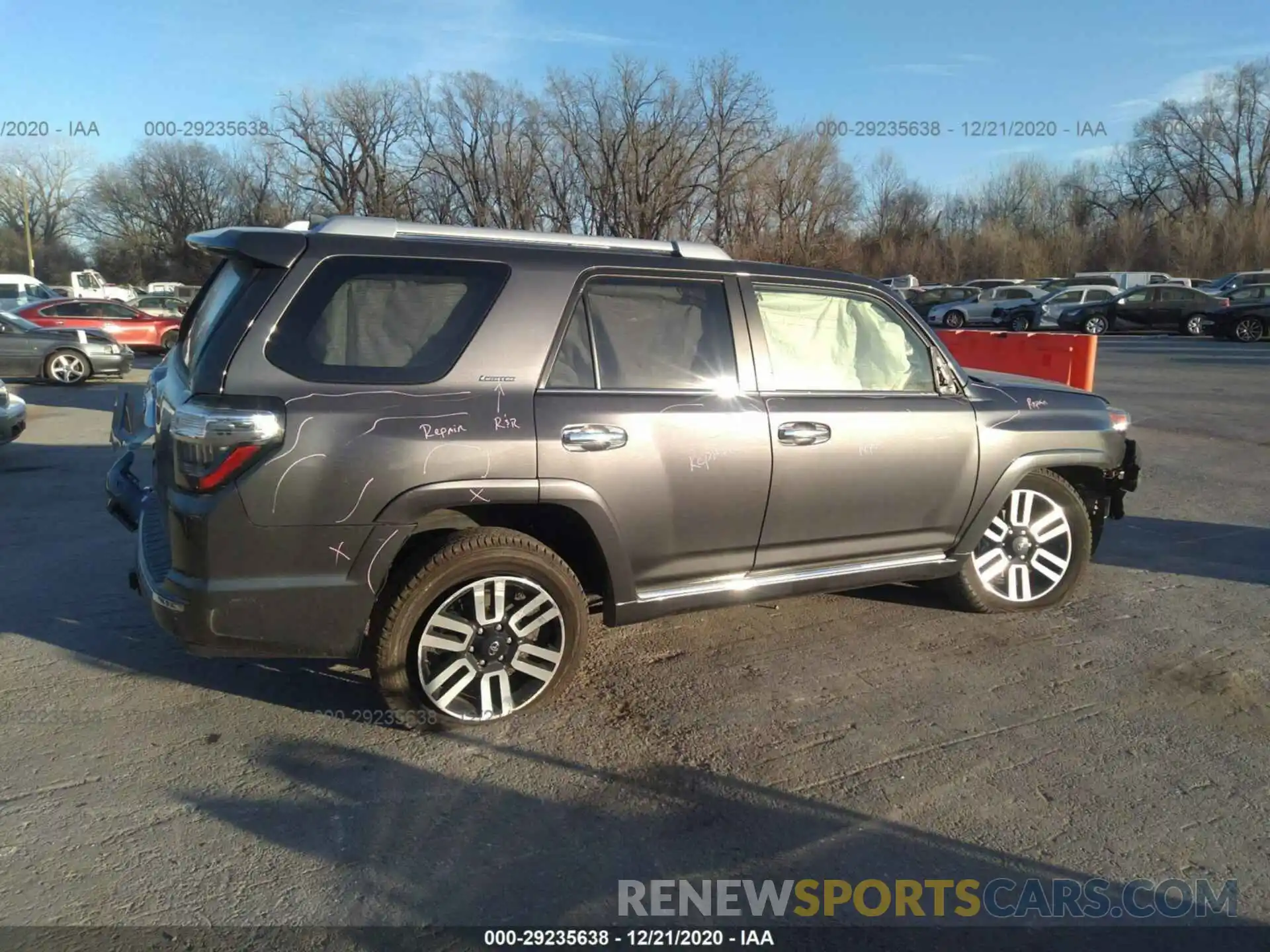 4 Photograph of a damaged car JTEKU5JR6M5839159 TOYOTA 4RUNNER 2021