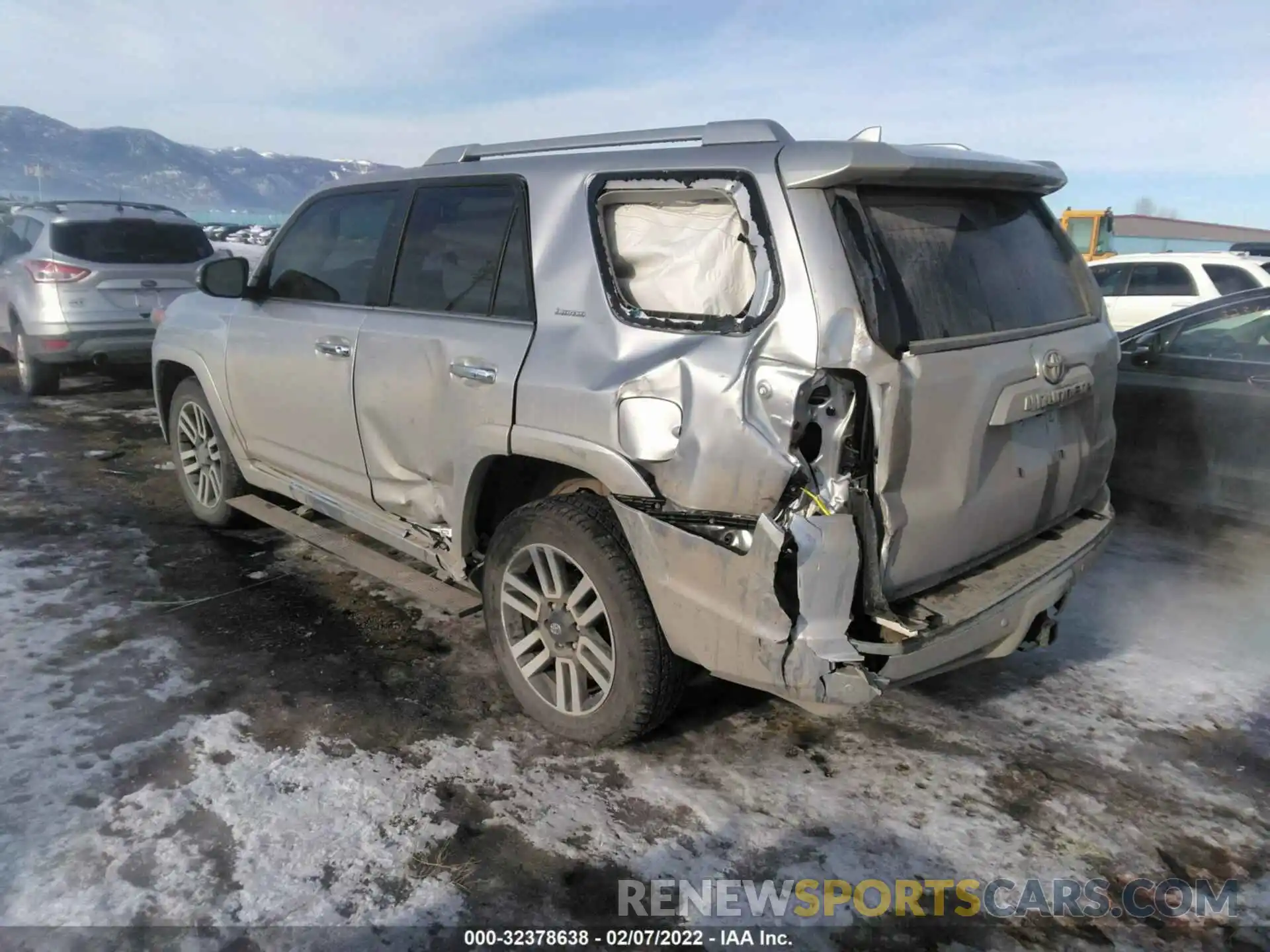 3 Photograph of a damaged car JTEKU5JR6M5861274 TOYOTA 4RUNNER 2021