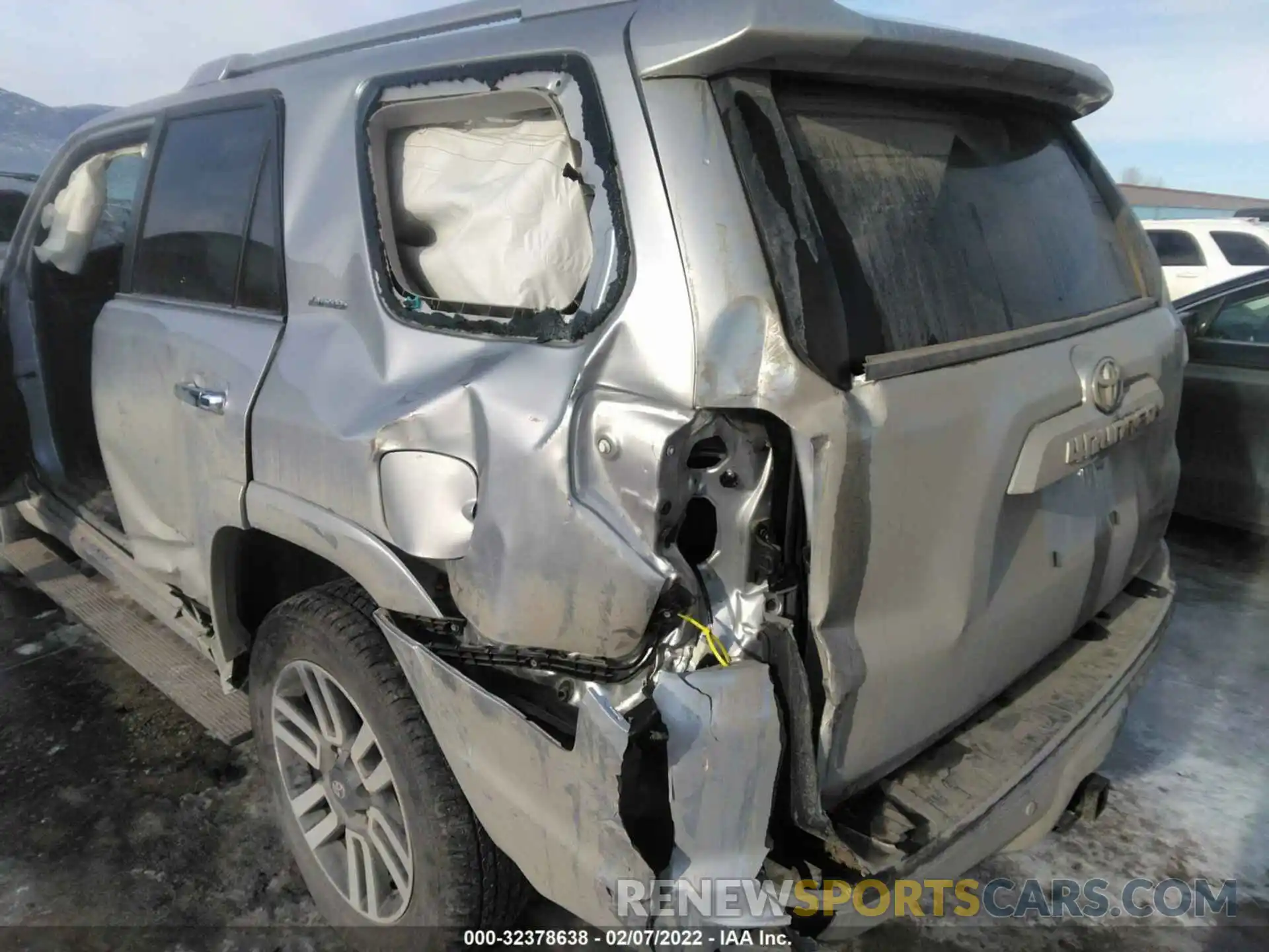 6 Photograph of a damaged car JTEKU5JR6M5861274 TOYOTA 4RUNNER 2021