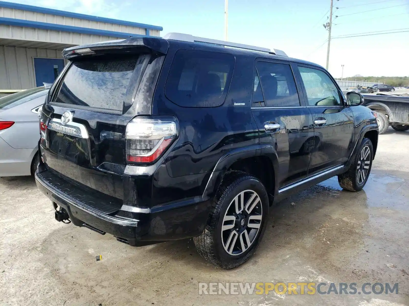 4 Photograph of a damaged car JTEKU5JR6M5866491 TOYOTA 4RUNNER 2021