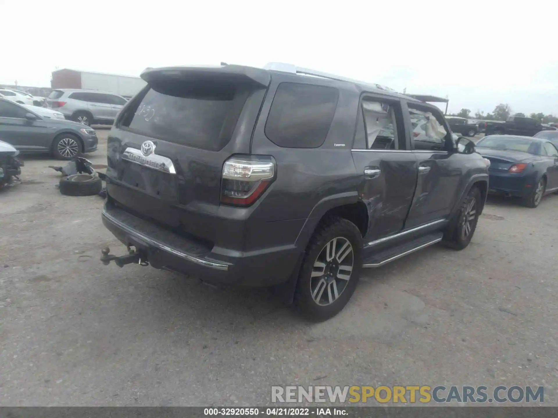 4 Photograph of a damaged car JTEKU5JR7M5949220 TOYOTA 4RUNNER 2021