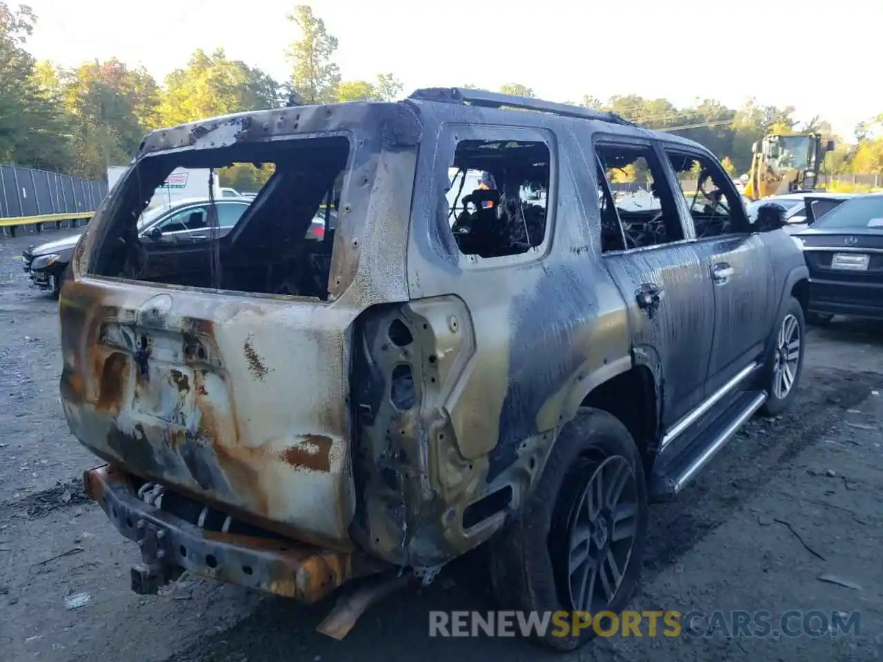 4 Photograph of a damaged car JTEKU5JR7M5952005 TOYOTA 4RUNNER 2021