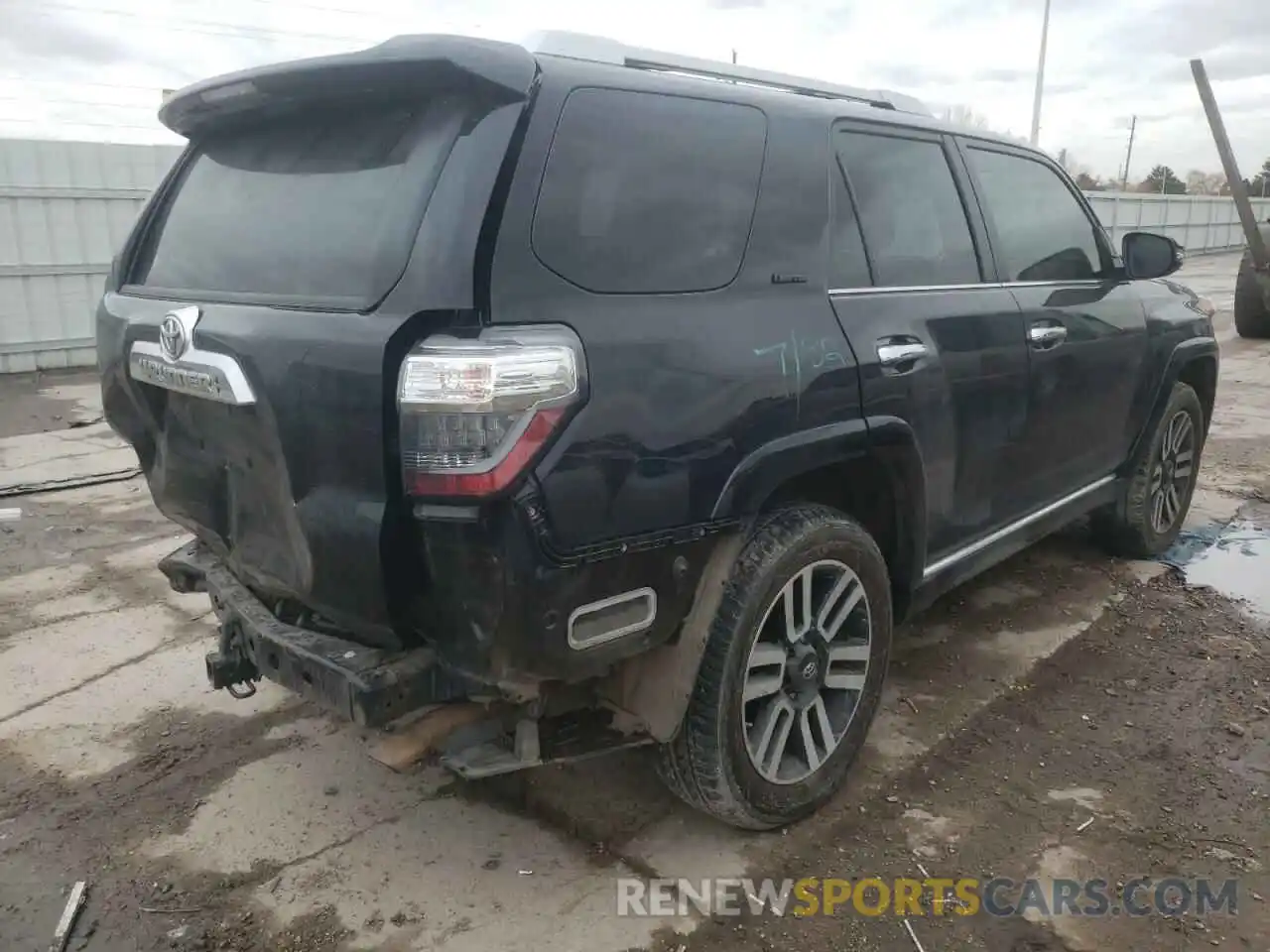 4 Photograph of a damaged car JTEKU5JR8M5841544 TOYOTA 4RUNNER 2021