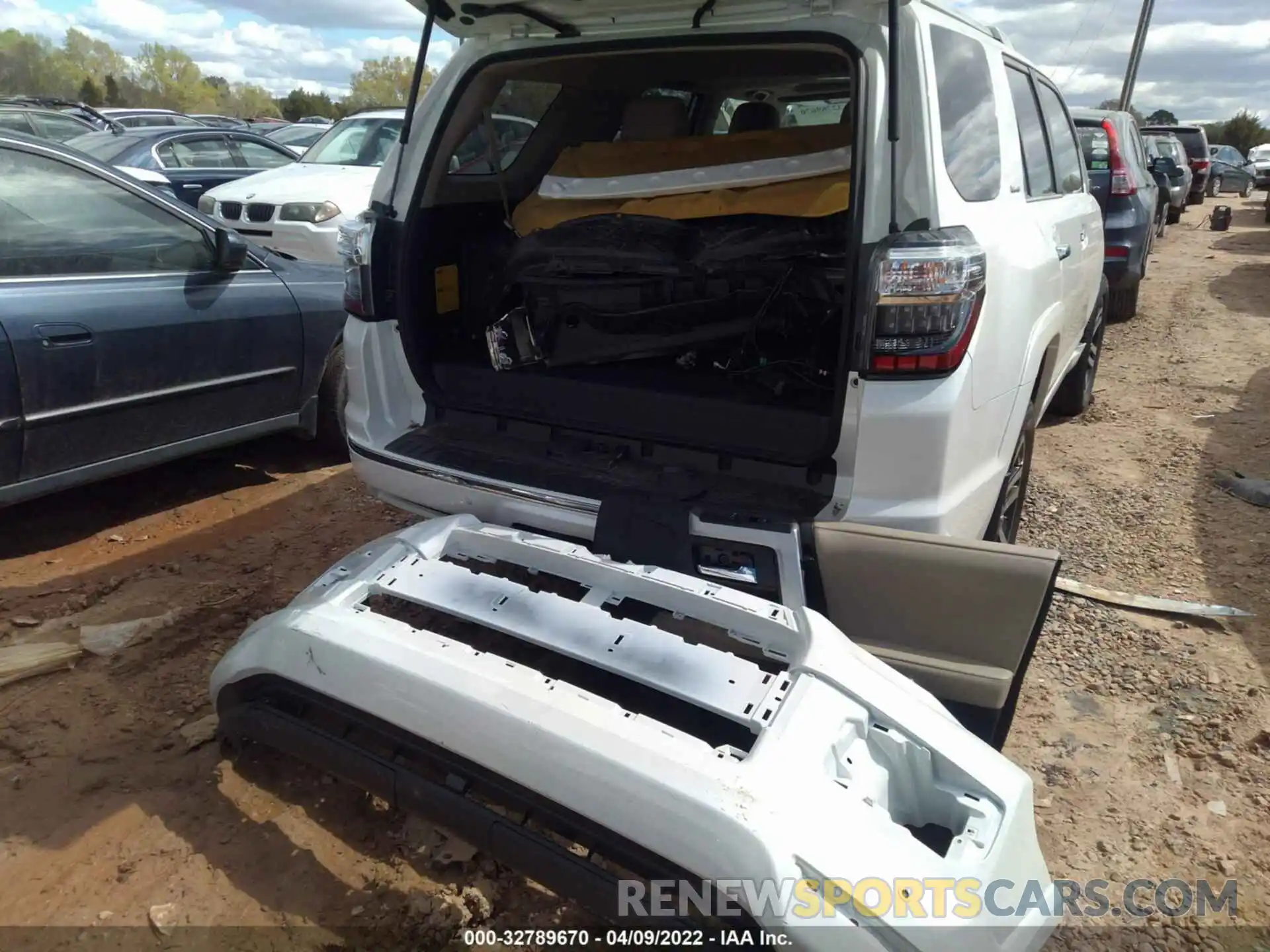 12 Photograph of a damaged car JTEKU5JR8M5852981 TOYOTA 4RUNNER 2021