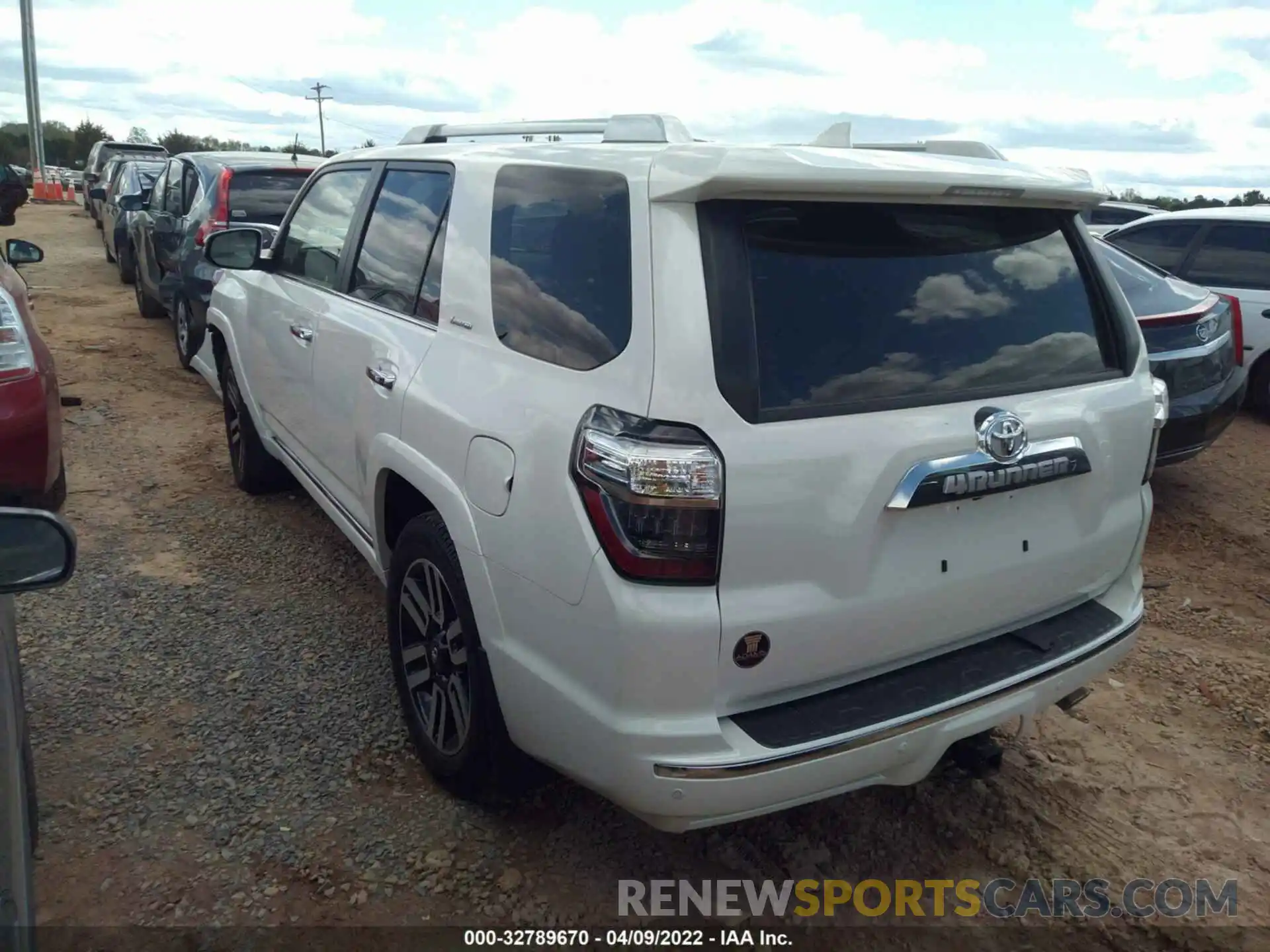 3 Photograph of a damaged car JTEKU5JR8M5852981 TOYOTA 4RUNNER 2021