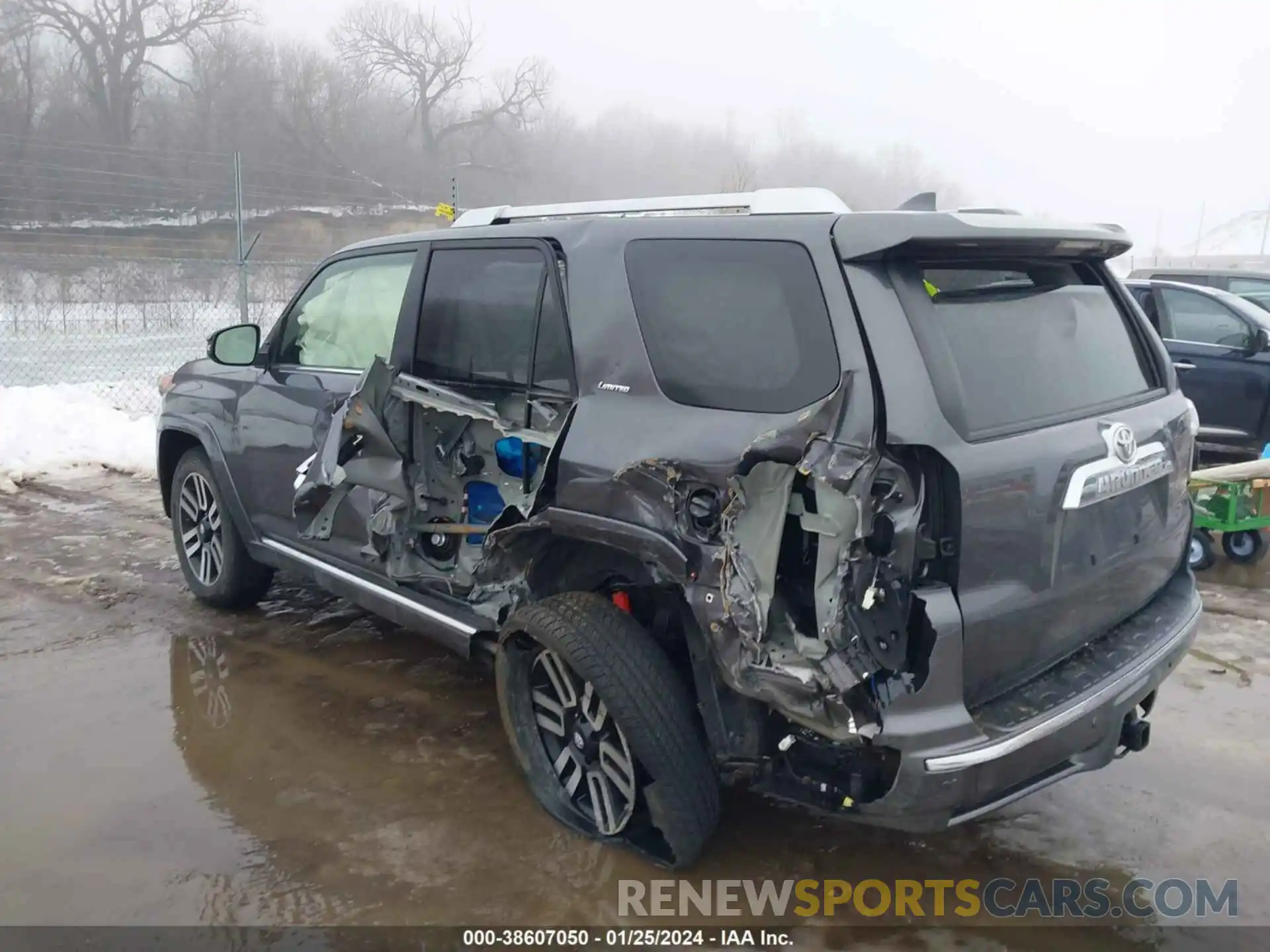 3 Photograph of a damaged car JTEKU5JR8M5870431 TOYOTA 4RUNNER 2021