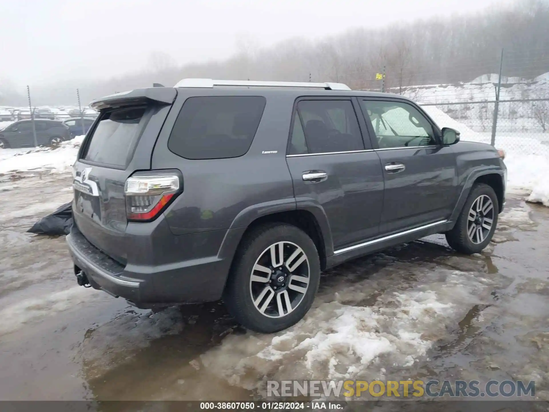 4 Photograph of a damaged car JTEKU5JR8M5870431 TOYOTA 4RUNNER 2021