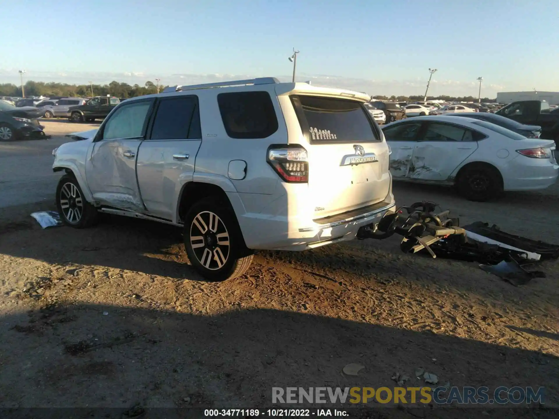 3 Photograph of a damaged car JTEKU5JR8M5914086 TOYOTA 4RUNNER 2021