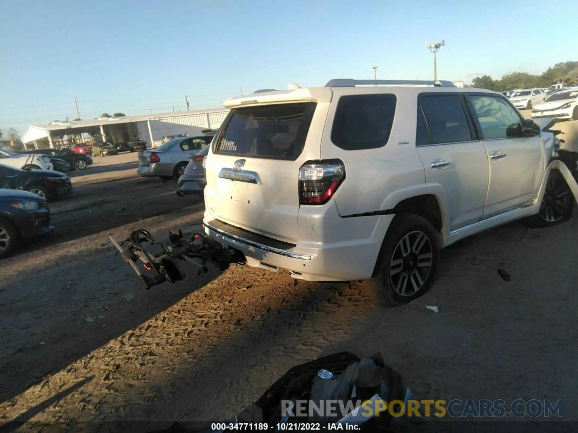 4 Photograph of a damaged car JTEKU5JR8M5914086 TOYOTA 4RUNNER 2021