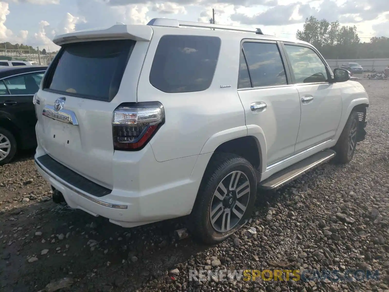 4 Photograph of a damaged car JTEKU5JR9M5914694 TOYOTA 4RUNNER 2021