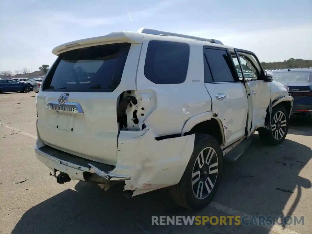 4 Photograph of a damaged car JTEKU5JR9M5939255 TOYOTA 4RUNNER 2021