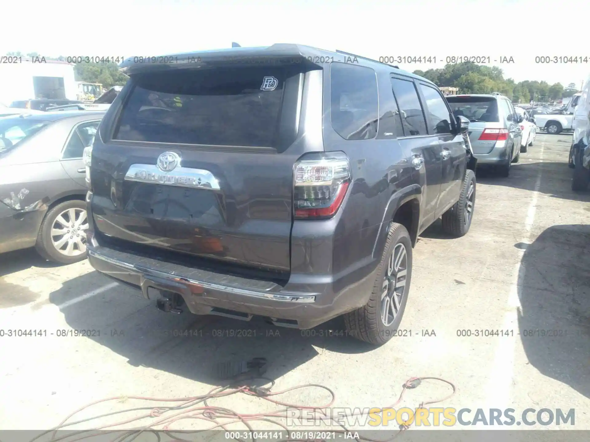 4 Photograph of a damaged car JTEKU5JRXM5921573 TOYOTA 4RUNNER 2021