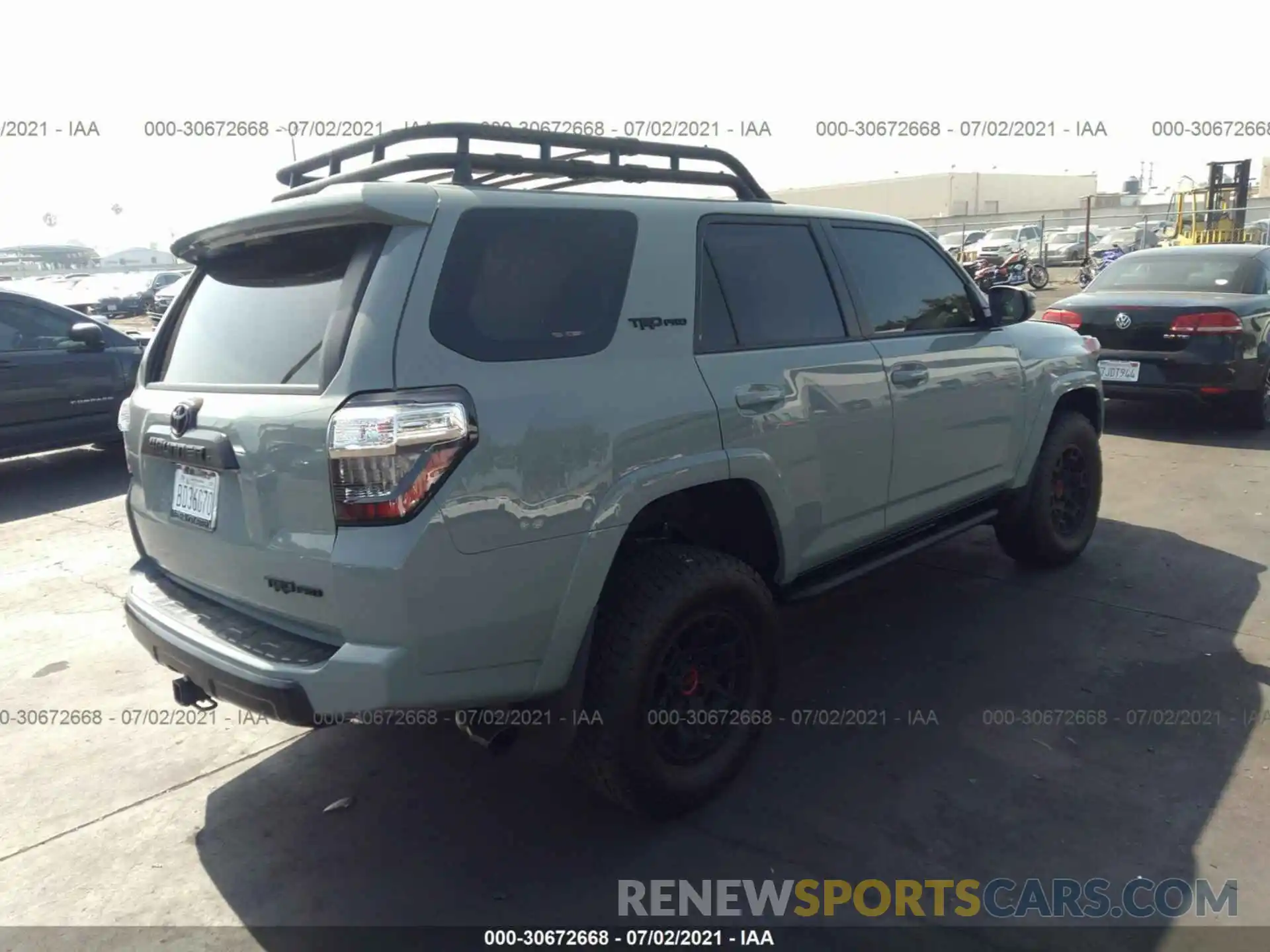 4 Photograph of a damaged car JTELU5JR1M5906464 TOYOTA 4RUNNER 2021