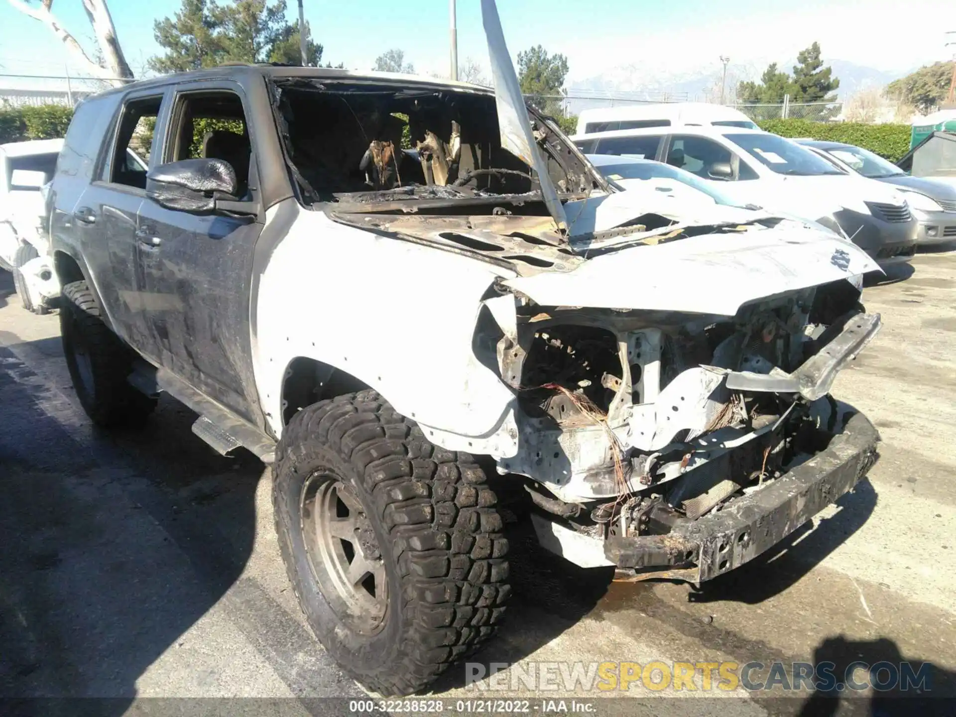 1 Photograph of a damaged car JTELU5JR2M5942731 TOYOTA 4RUNNER 2021