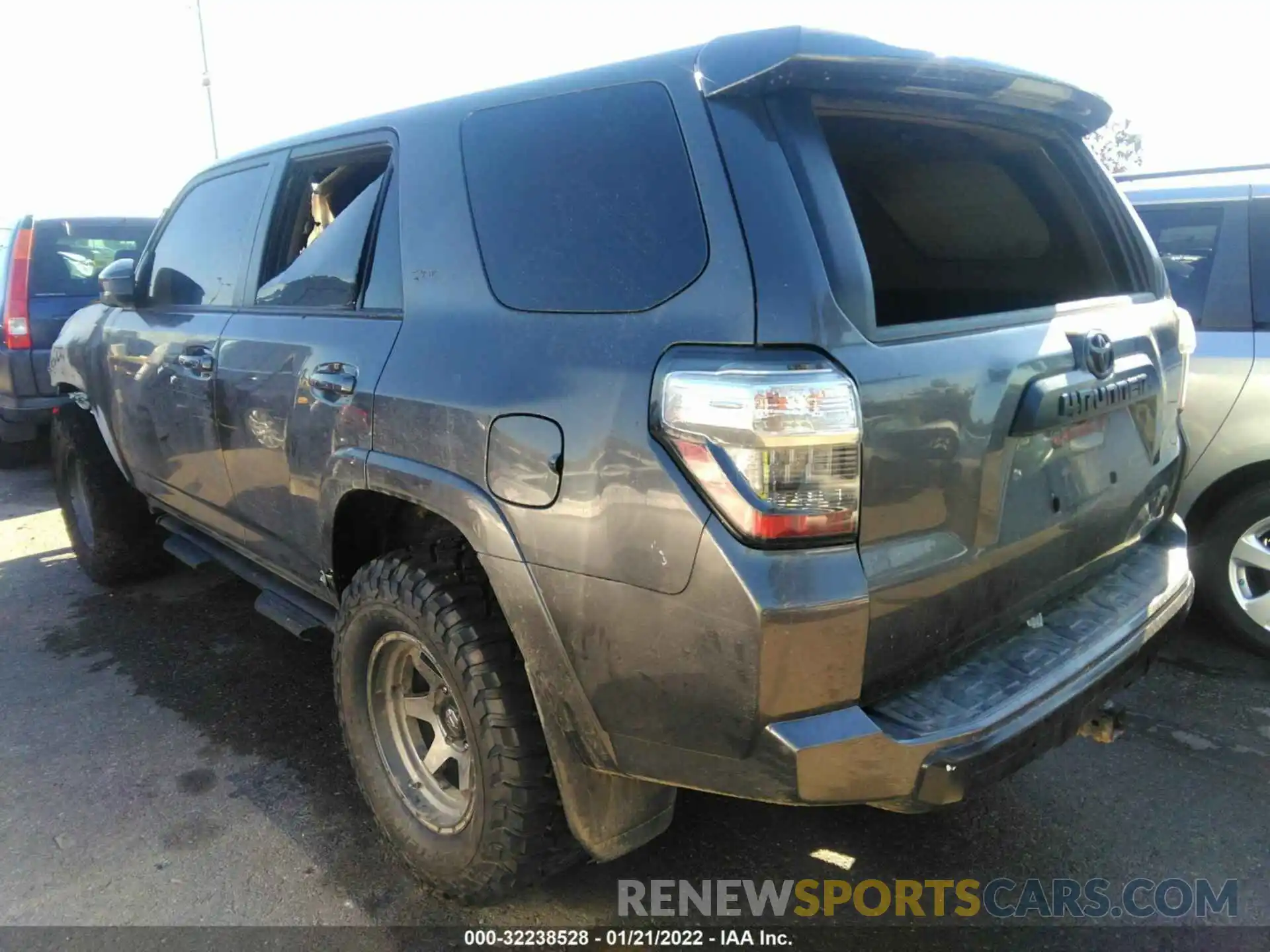 3 Photograph of a damaged car JTELU5JR2M5942731 TOYOTA 4RUNNER 2021