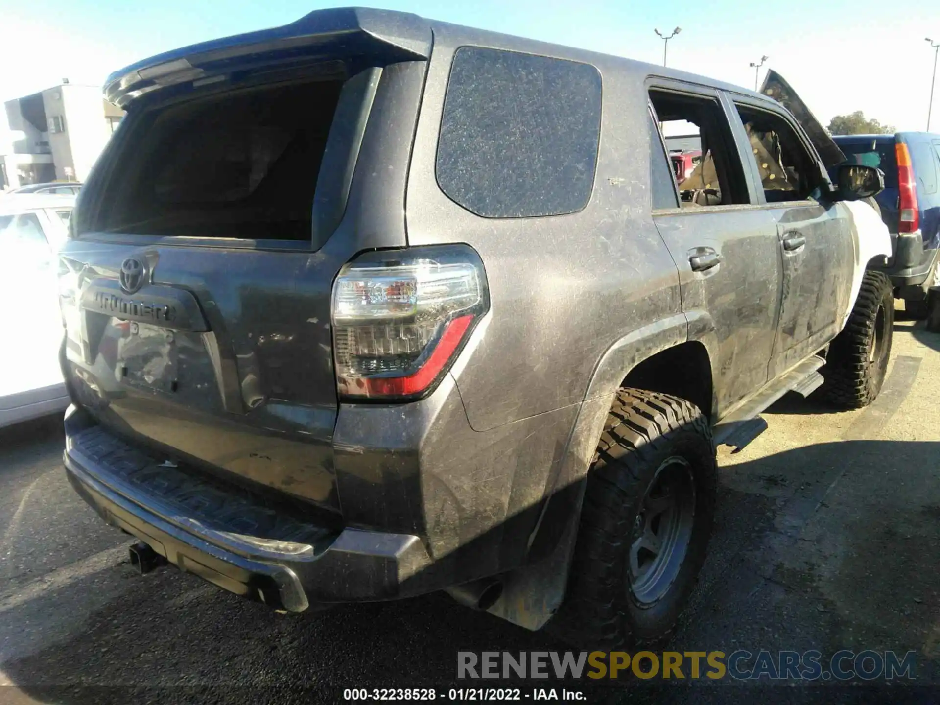 4 Photograph of a damaged car JTELU5JR2M5942731 TOYOTA 4RUNNER 2021