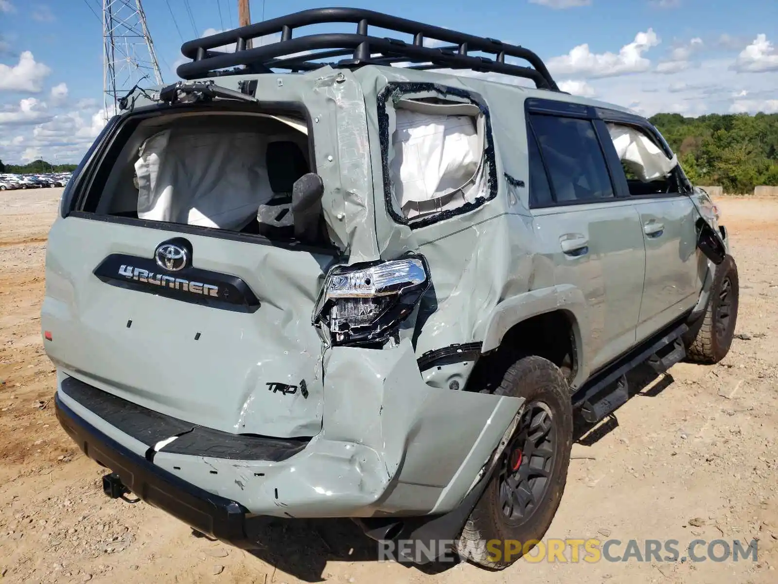 4 Photograph of a damaged car JTELU5JR5M5900389 TOYOTA 4RUNNER 2021