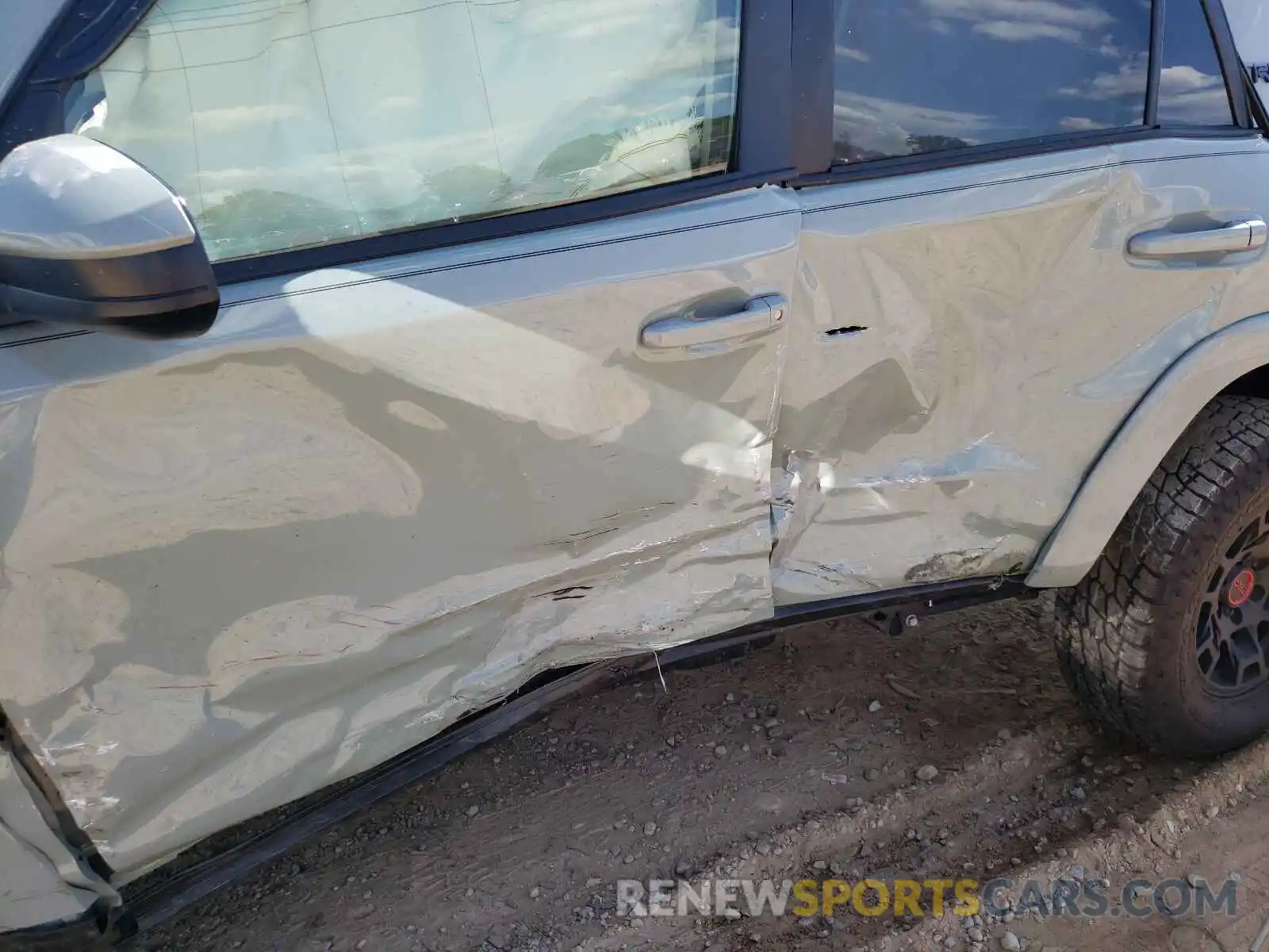 9 Photograph of a damaged car JTELU5JR5M5900389 TOYOTA 4RUNNER 2021