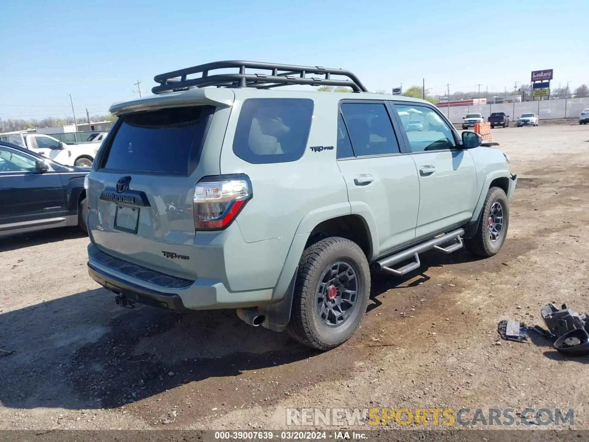 4 Photograph of a damaged car JTELU5JR5M5905804 TOYOTA 4RUNNER 2021