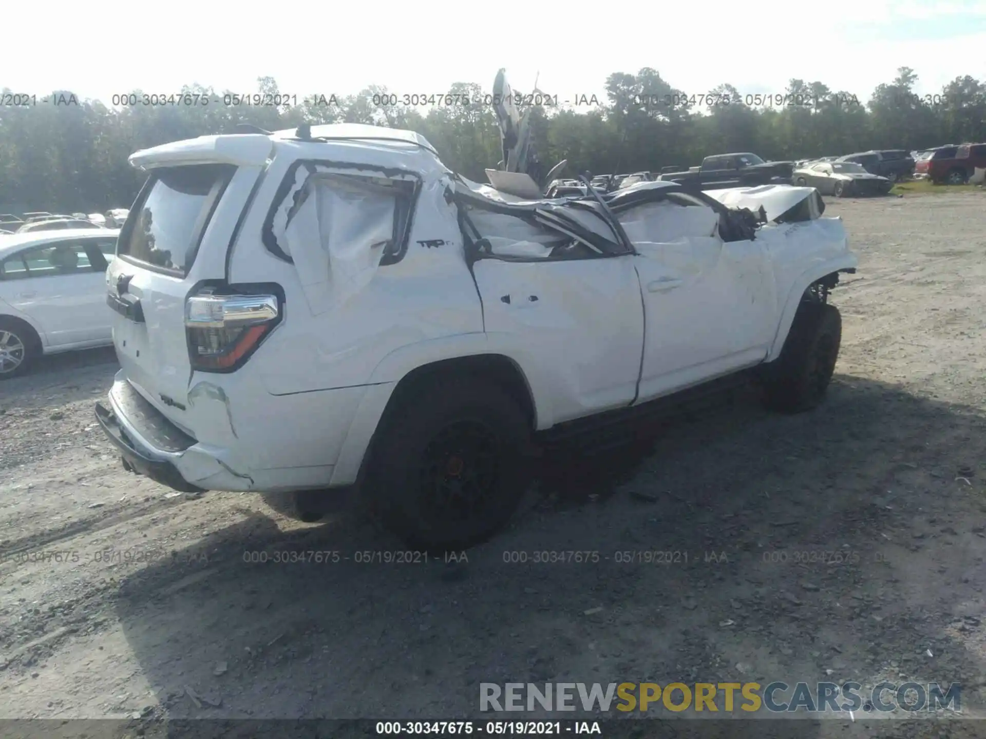 4 Photograph of a damaged car JTELU5JR6M5885014 TOYOTA 4RUNNER 2021