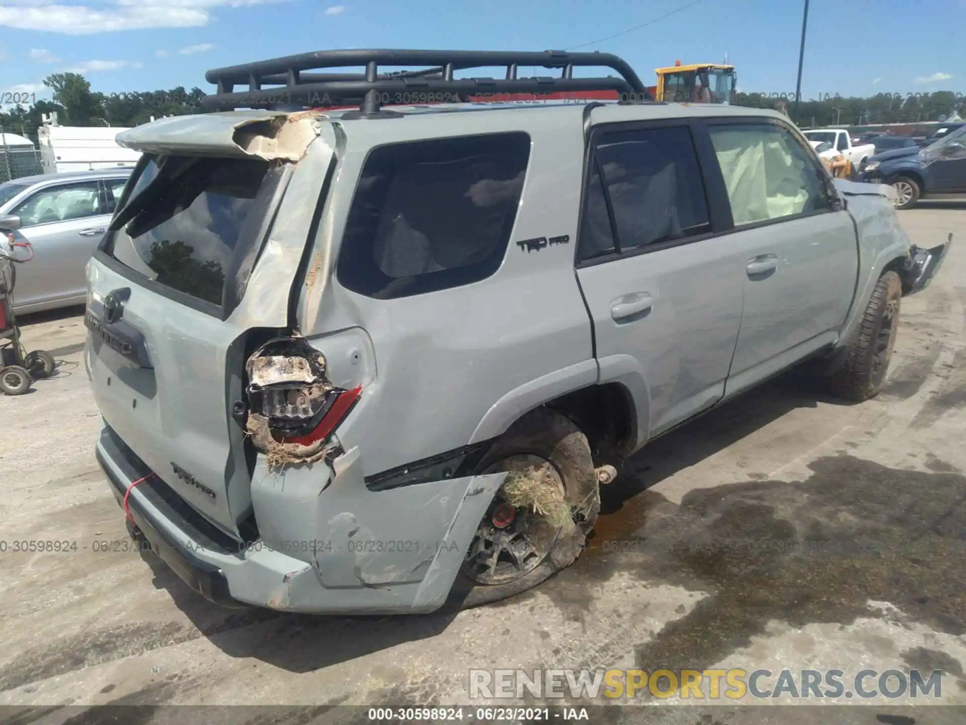 4 Photograph of a damaged car JTELU5JR6M5898068 TOYOTA 4RUNNER 2021