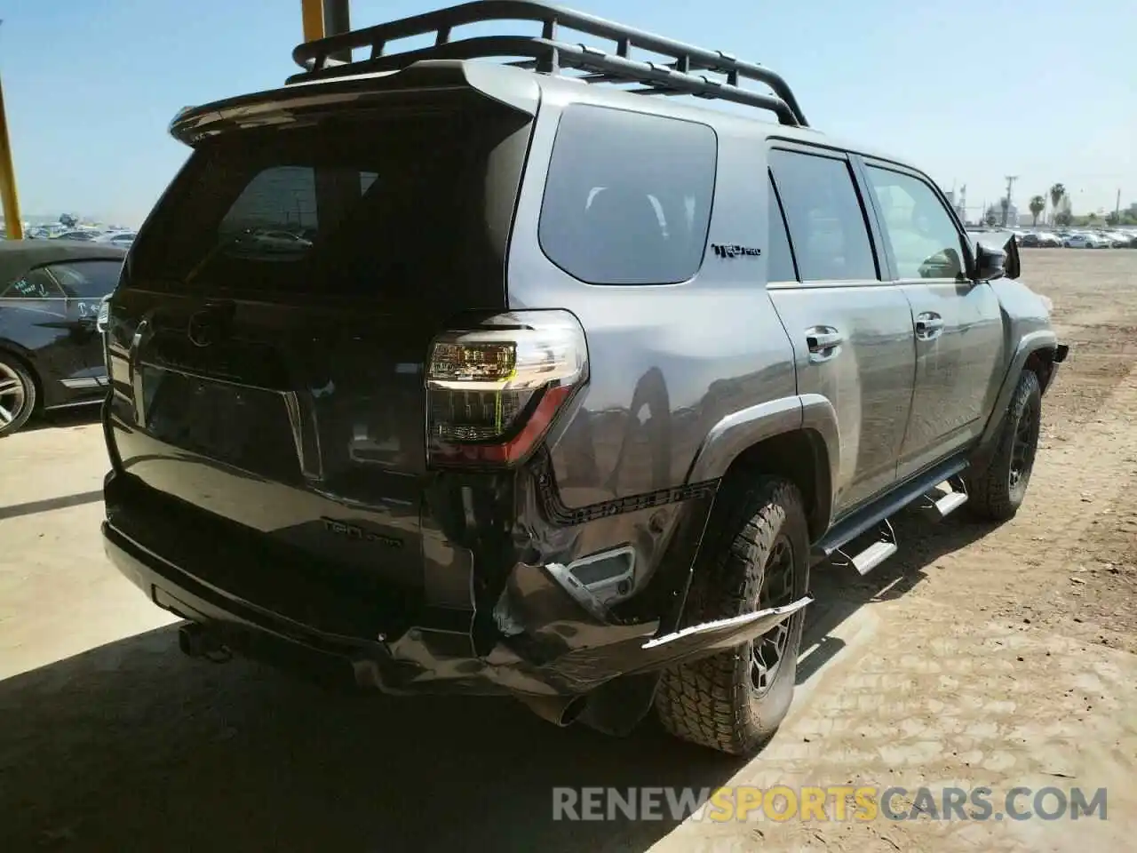 4 Photograph of a damaged car JTELU5JR8M5841564 TOYOTA 4RUNNER 2021