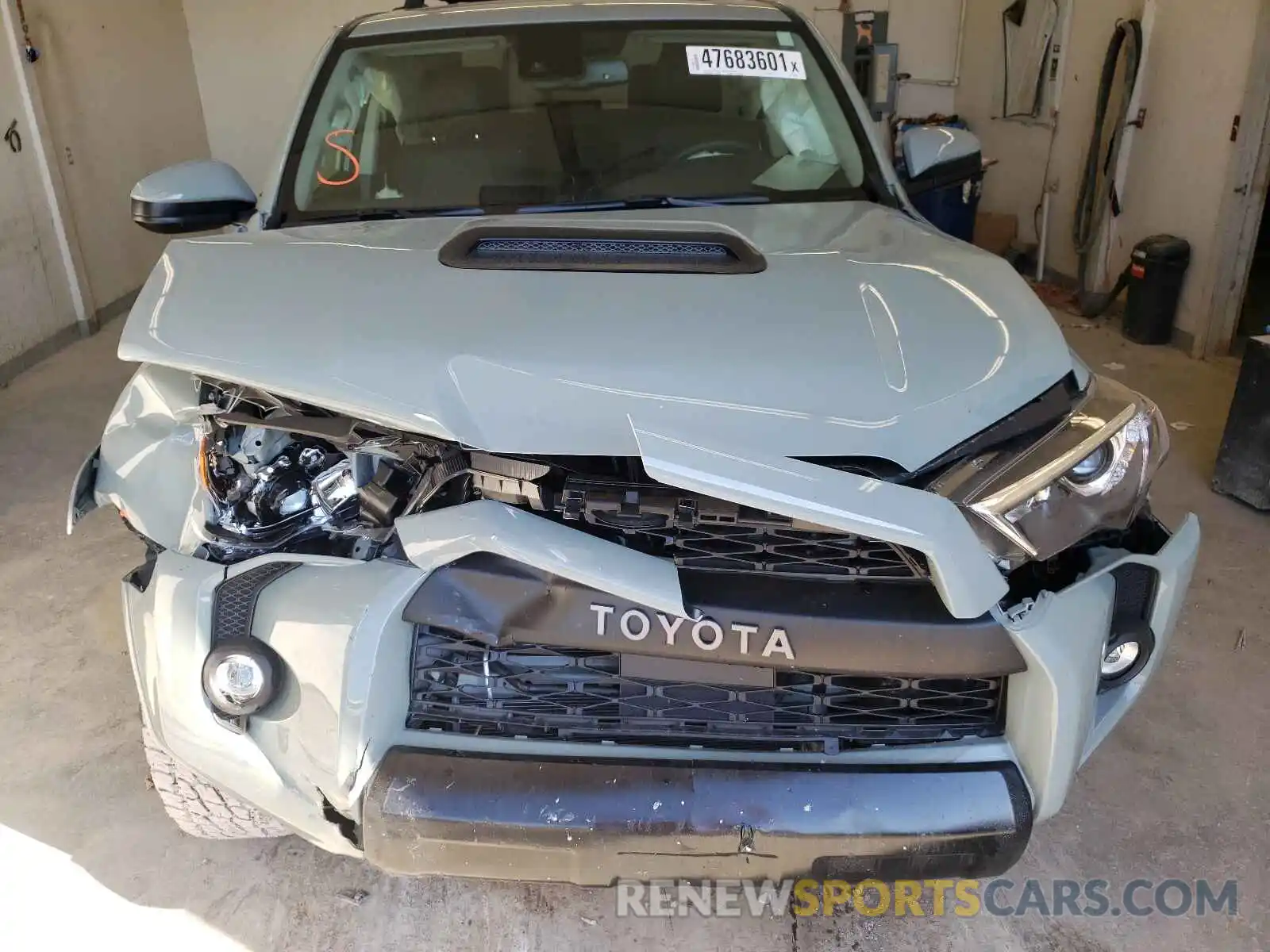 7 Photograph of a damaged car JTELU5JR9M5892443 TOYOTA 4RUNNER 2021