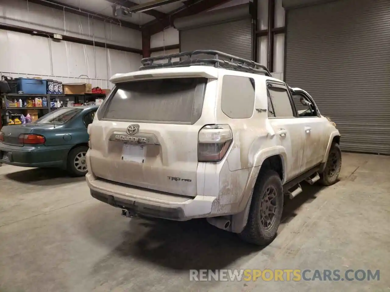 4 Photograph of a damaged car JTELU5JRXM5840657 TOYOTA 4RUNNER 2021