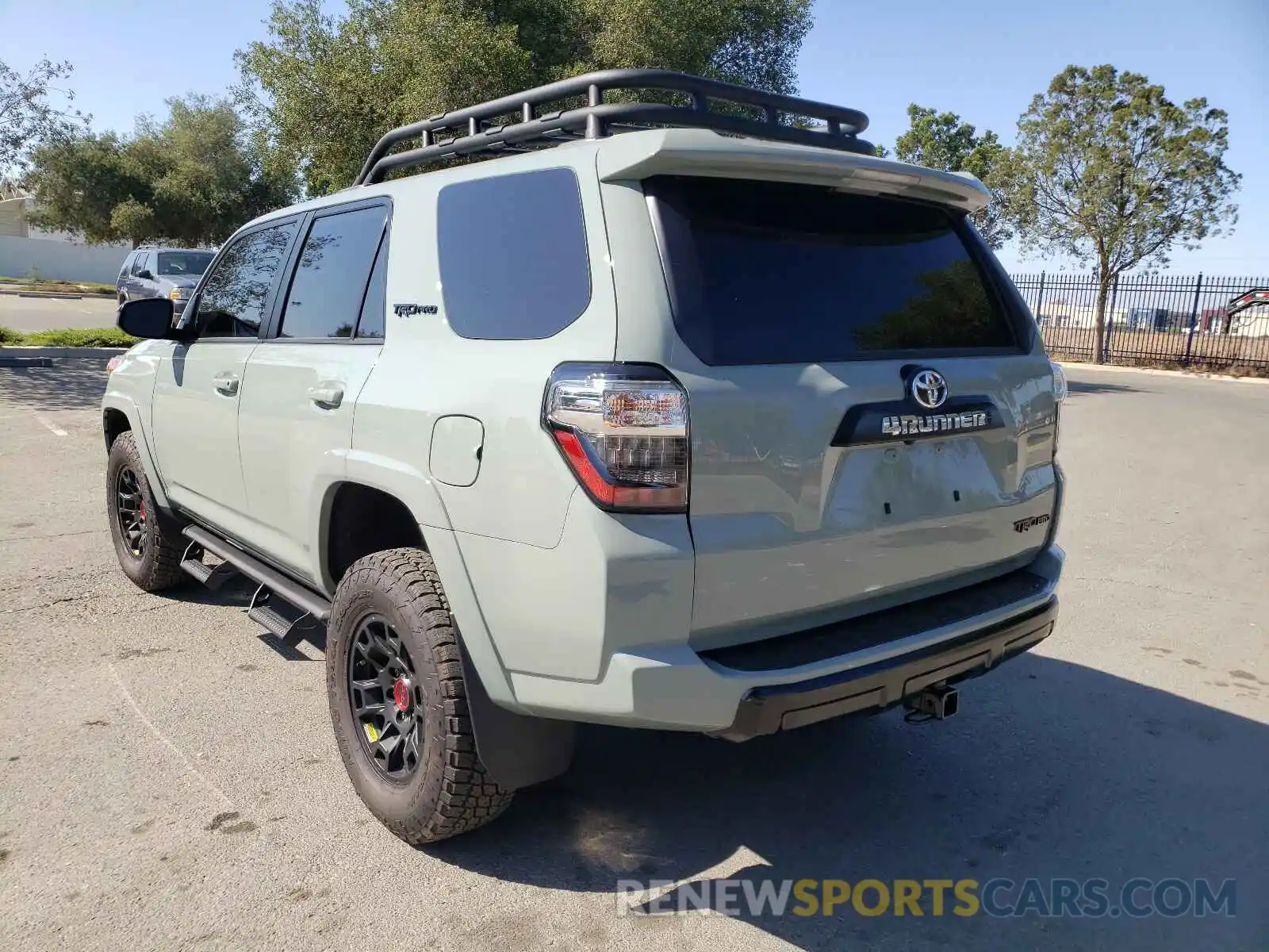 3 Фотография поврежденного автомобиля JTELU5JRXM5845888 TOYOTA 4RUNNER 2021