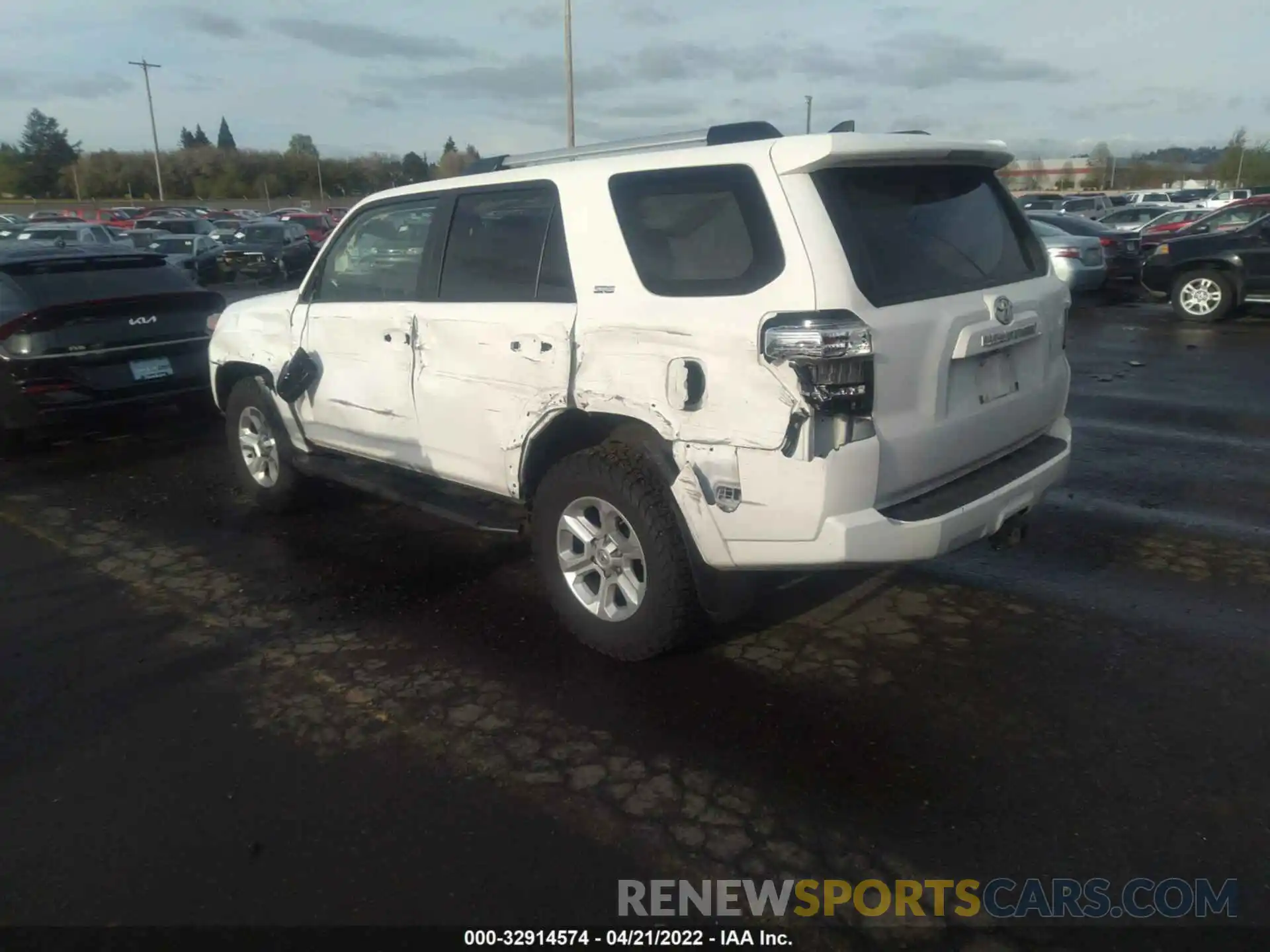 3 Photograph of a damaged car JTEMU5JR0M5851204 TOYOTA 4RUNNER 2021