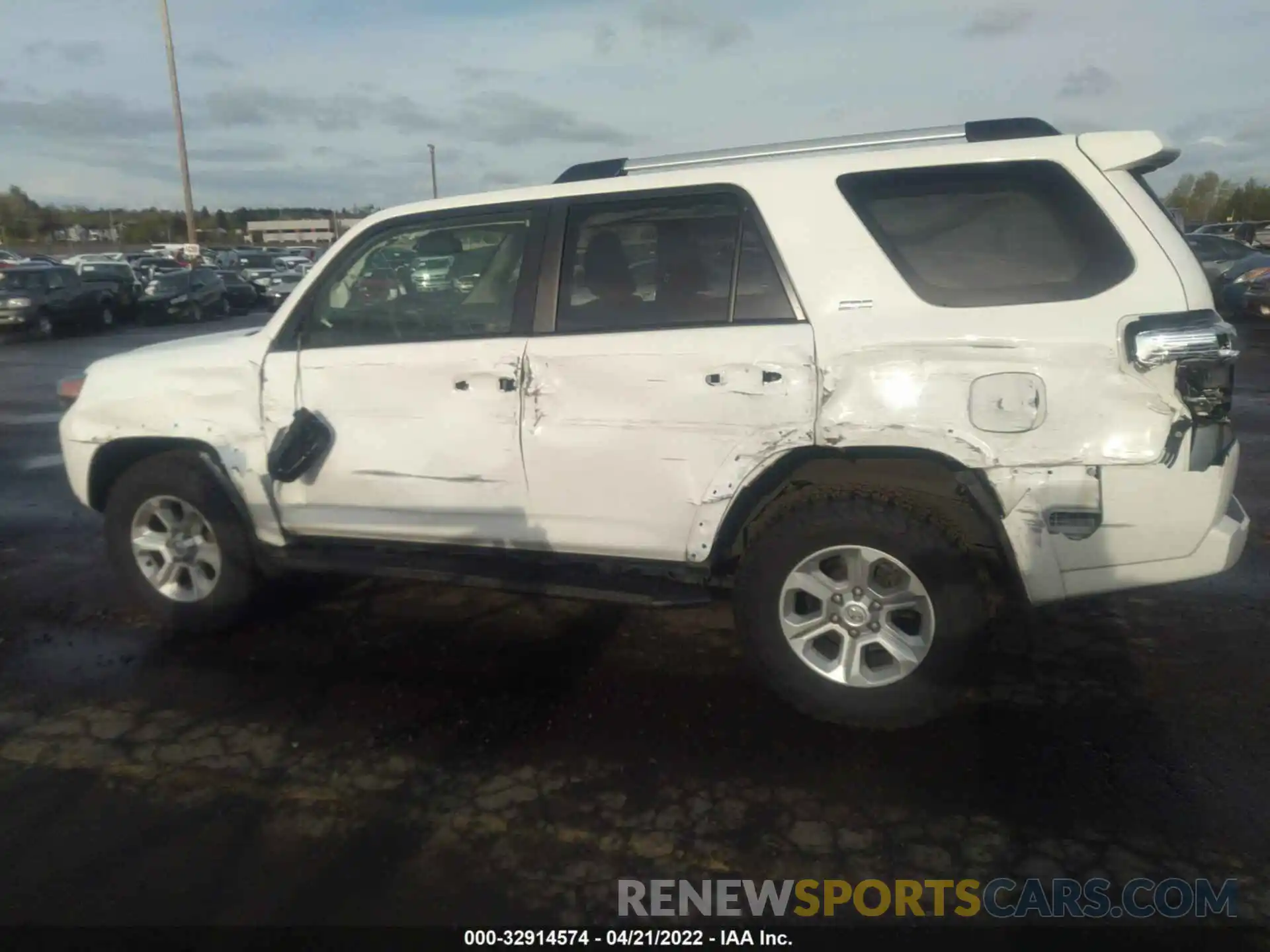 6 Photograph of a damaged car JTEMU5JR0M5851204 TOYOTA 4RUNNER 2021