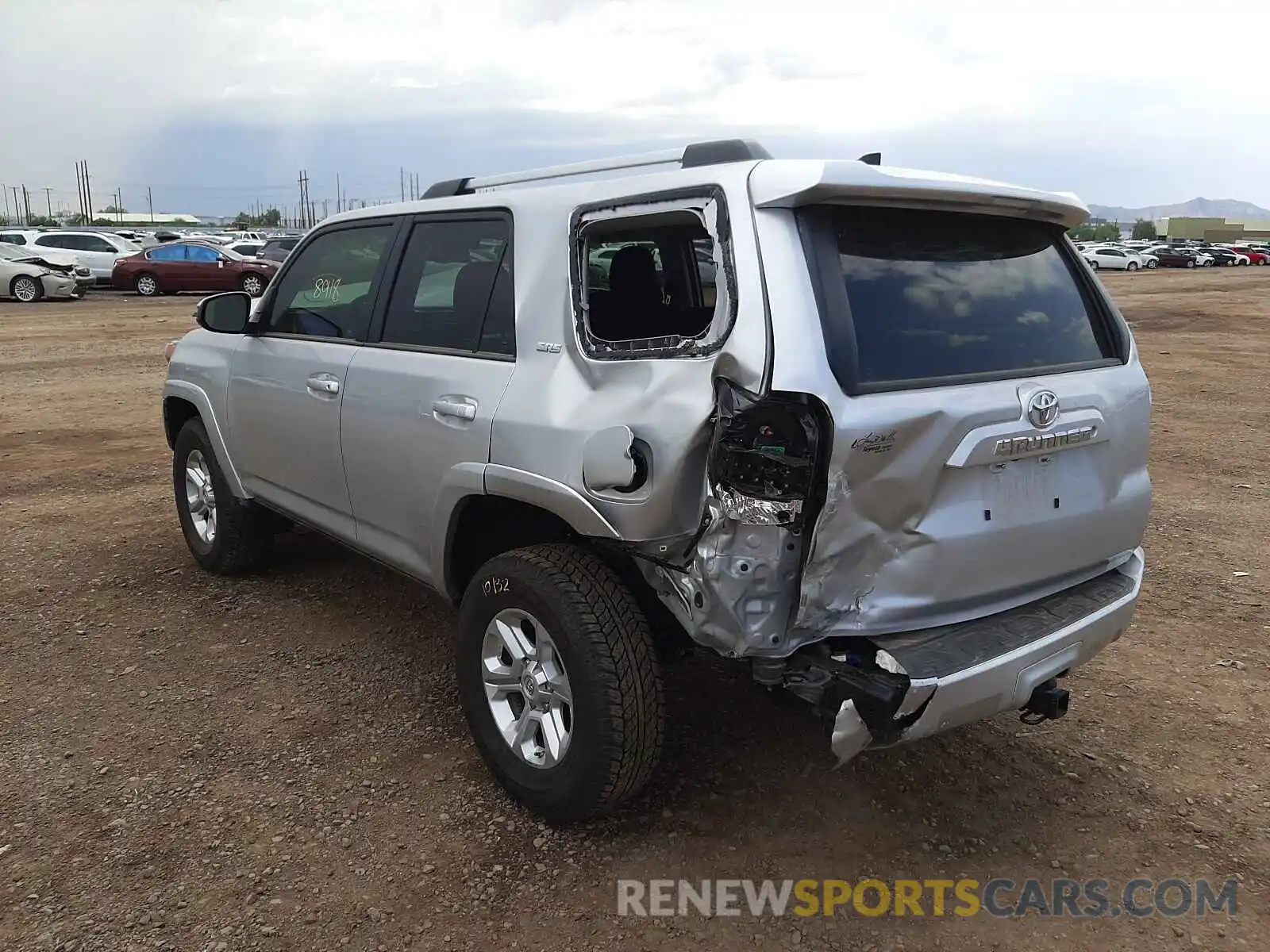 3 Photograph of a damaged car JTEMU5JR0M5861652 TOYOTA 4RUNNER 2021