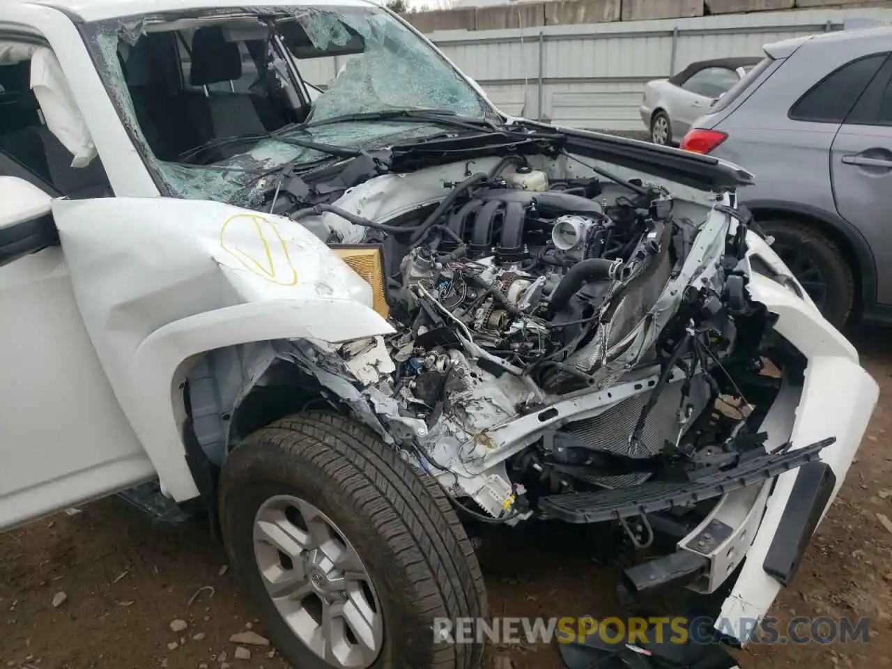 9 Photograph of a damaged car JTEMU5JR0M5912471 TOYOTA 4RUNNER 2021