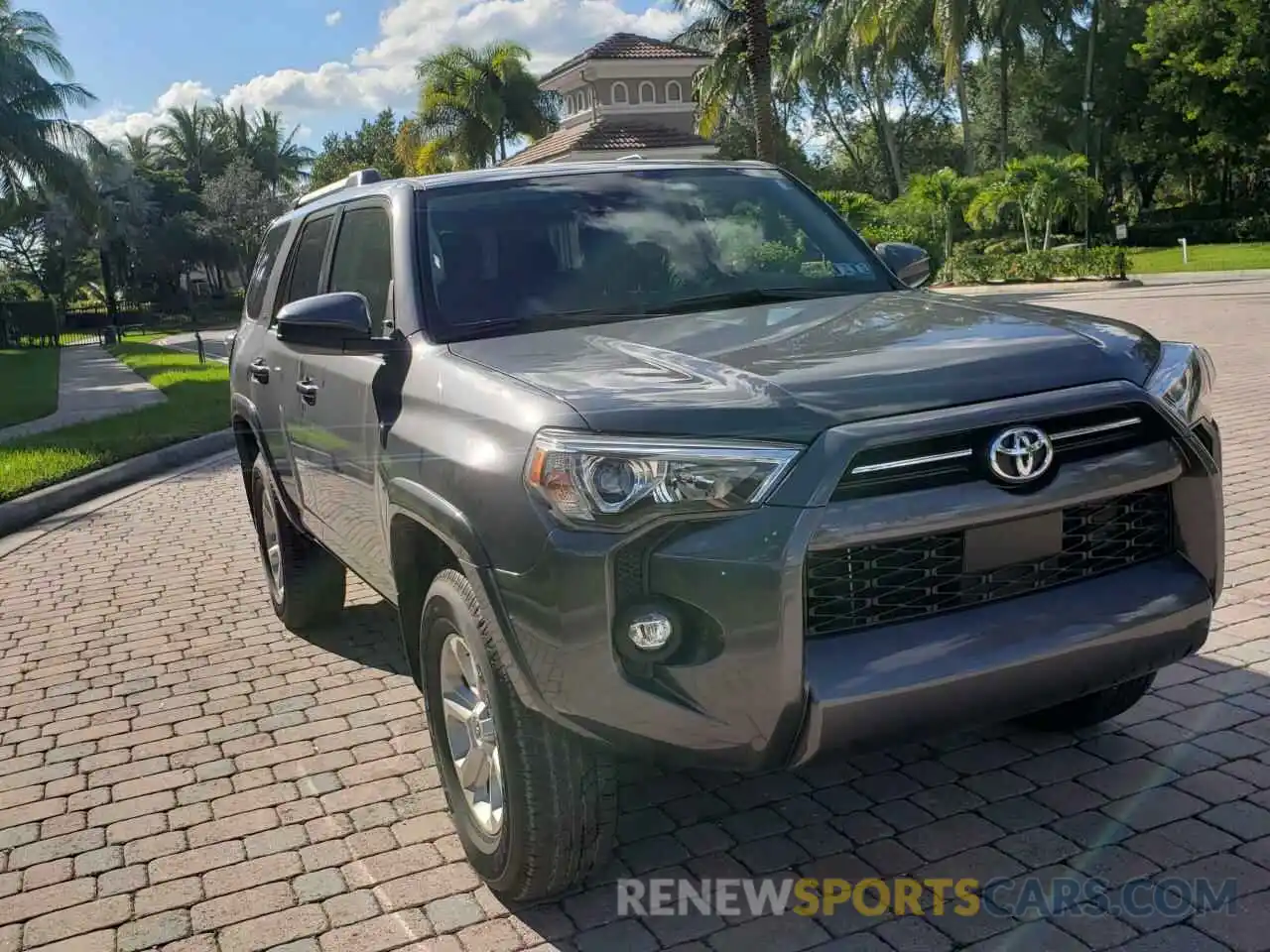 1 Photograph of a damaged car JTEMU5JR0M5921381 TOYOTA 4RUNNER 2021