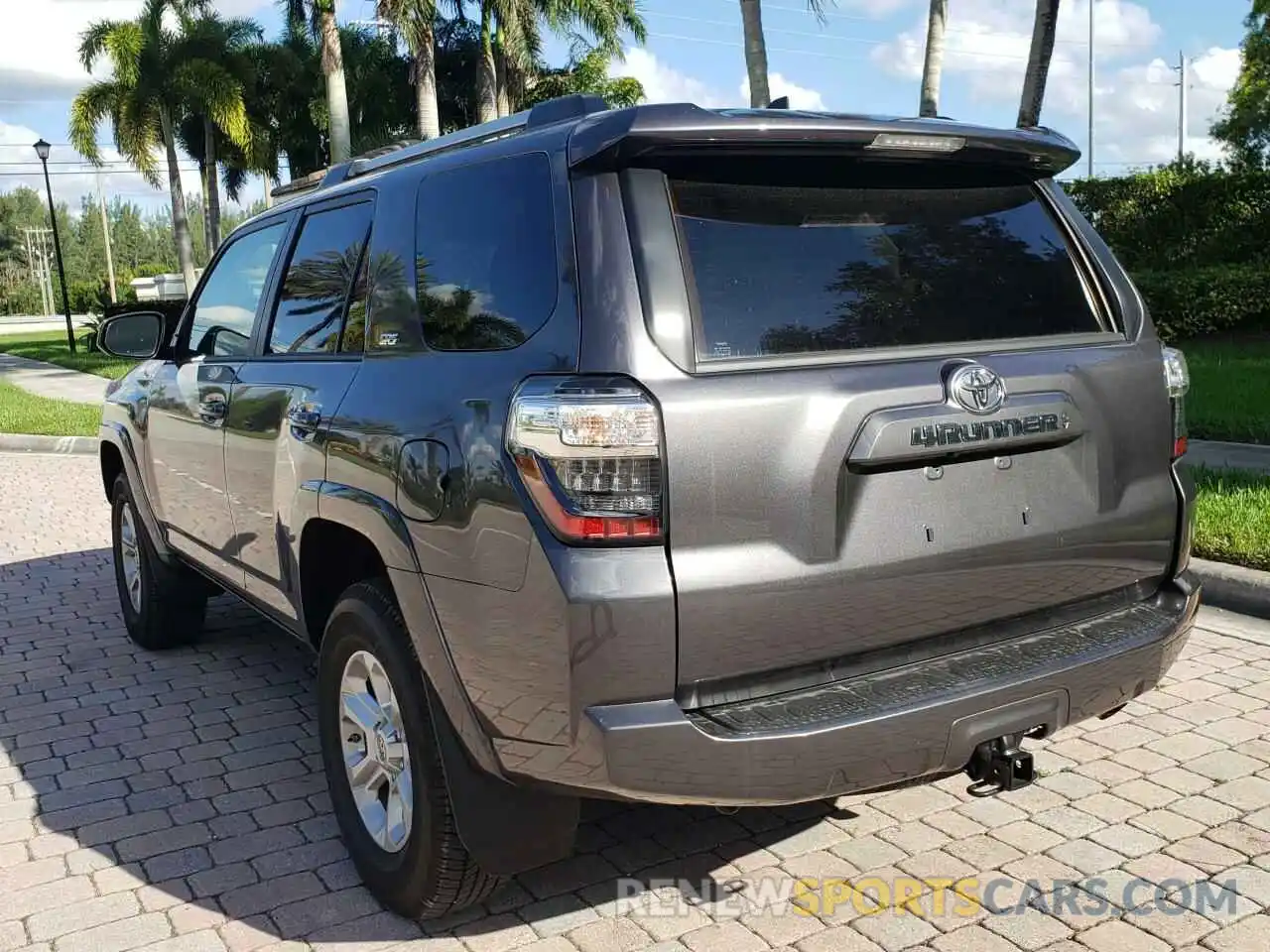 3 Photograph of a damaged car JTEMU5JR0M5921381 TOYOTA 4RUNNER 2021