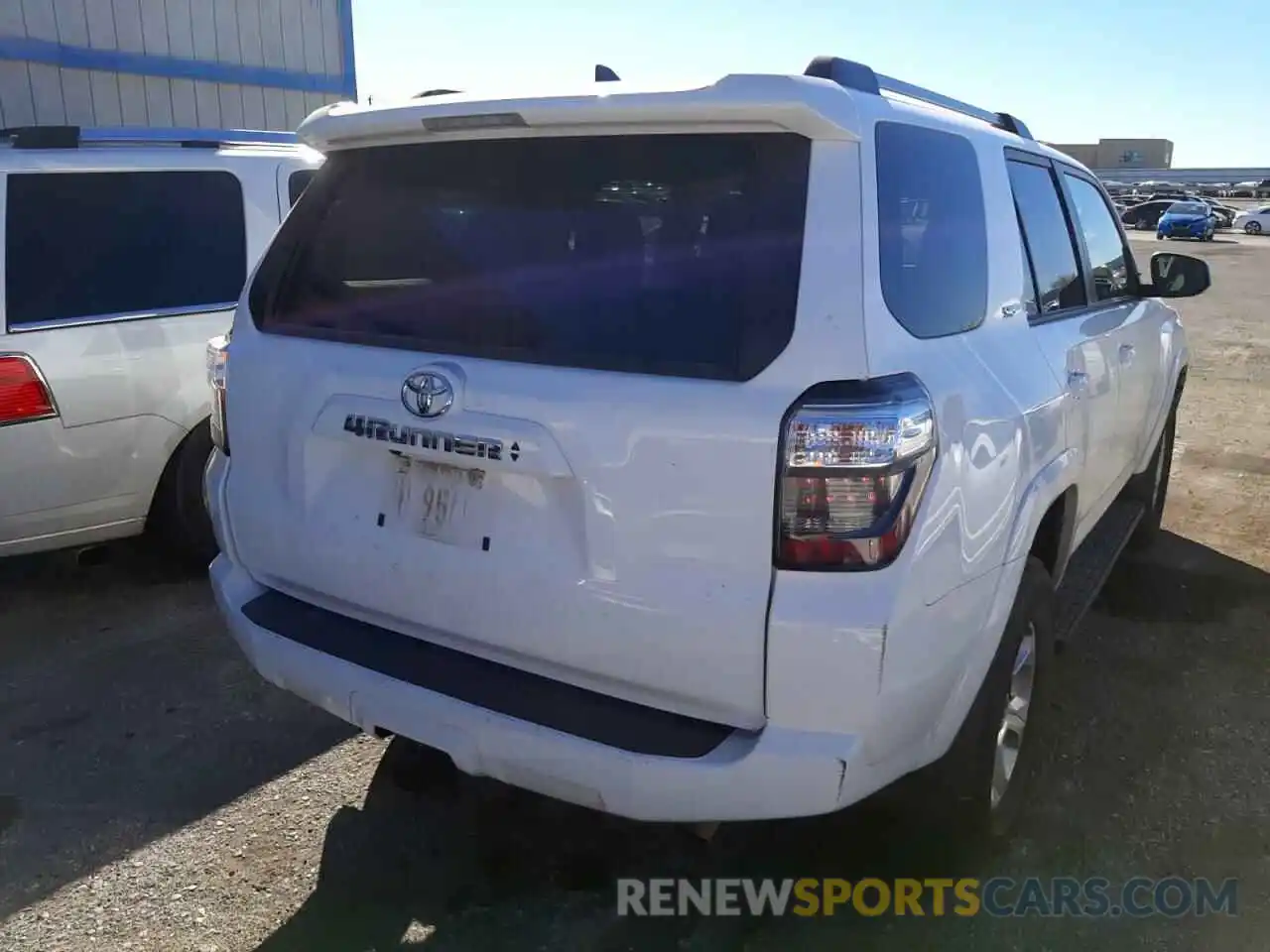 4 Photograph of a damaged car JTEMU5JR0M5921414 TOYOTA 4RUNNER 2021