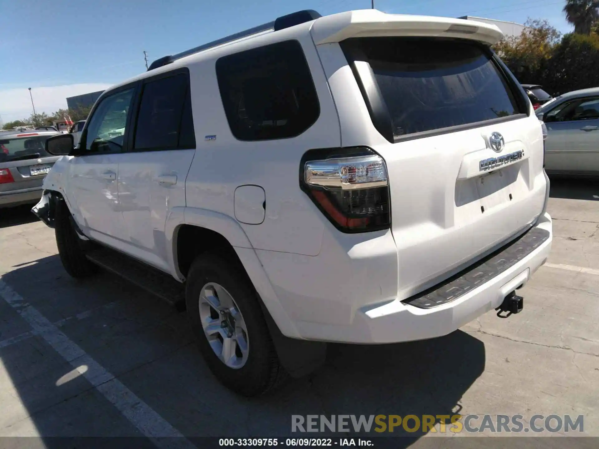 3 Photograph of a damaged car JTEMU5JR0M5921509 TOYOTA 4RUNNER 2021