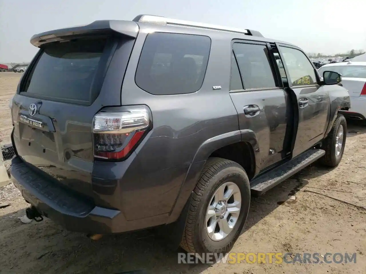 4 Photograph of a damaged car JTEMU5JR0M5922644 TOYOTA 4RUNNER 2021